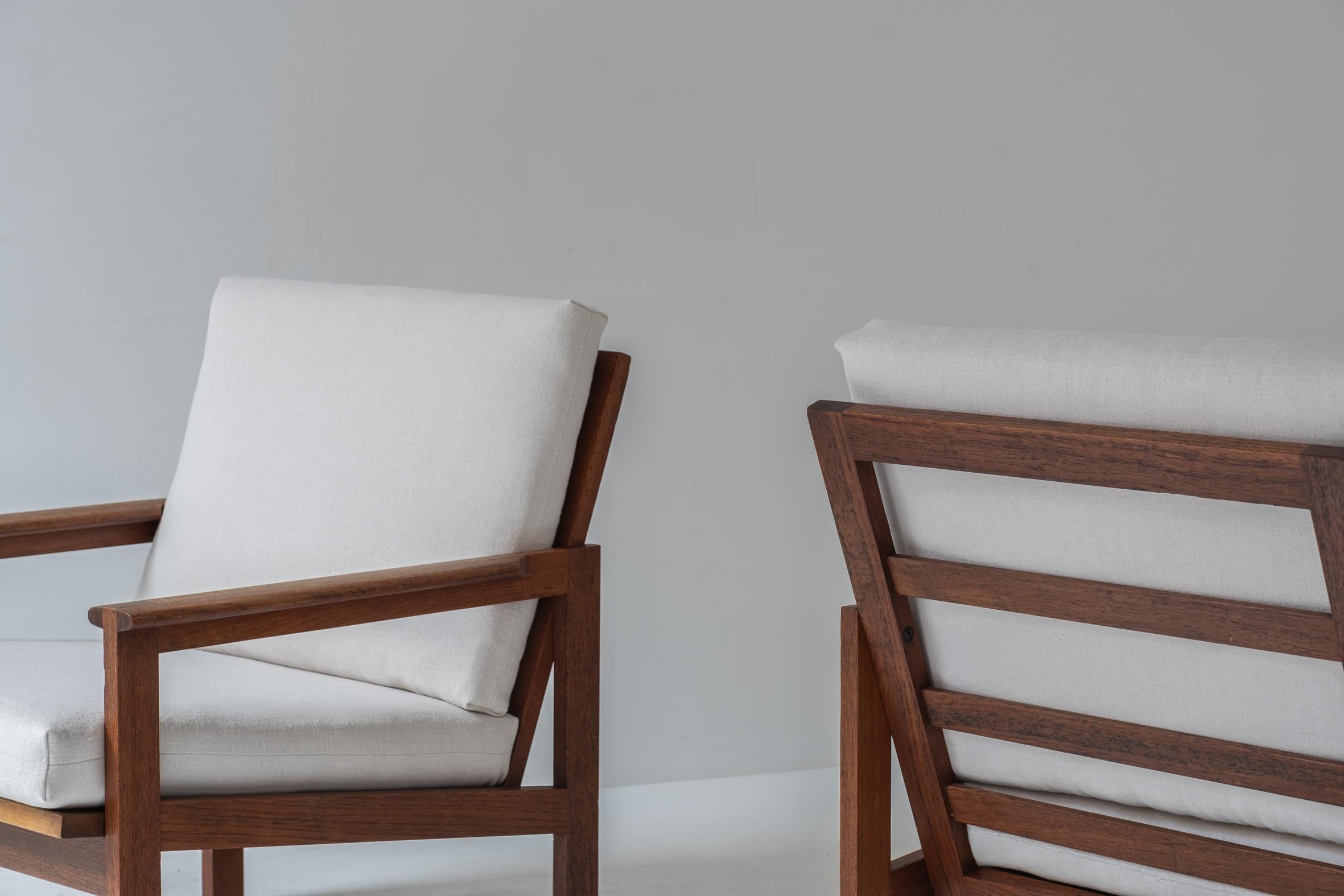 Set of two easy chairs designed by Illum Wikkelsø for N. Eilersen, Denmark 1959. In Good Condition In Antwerp, BE