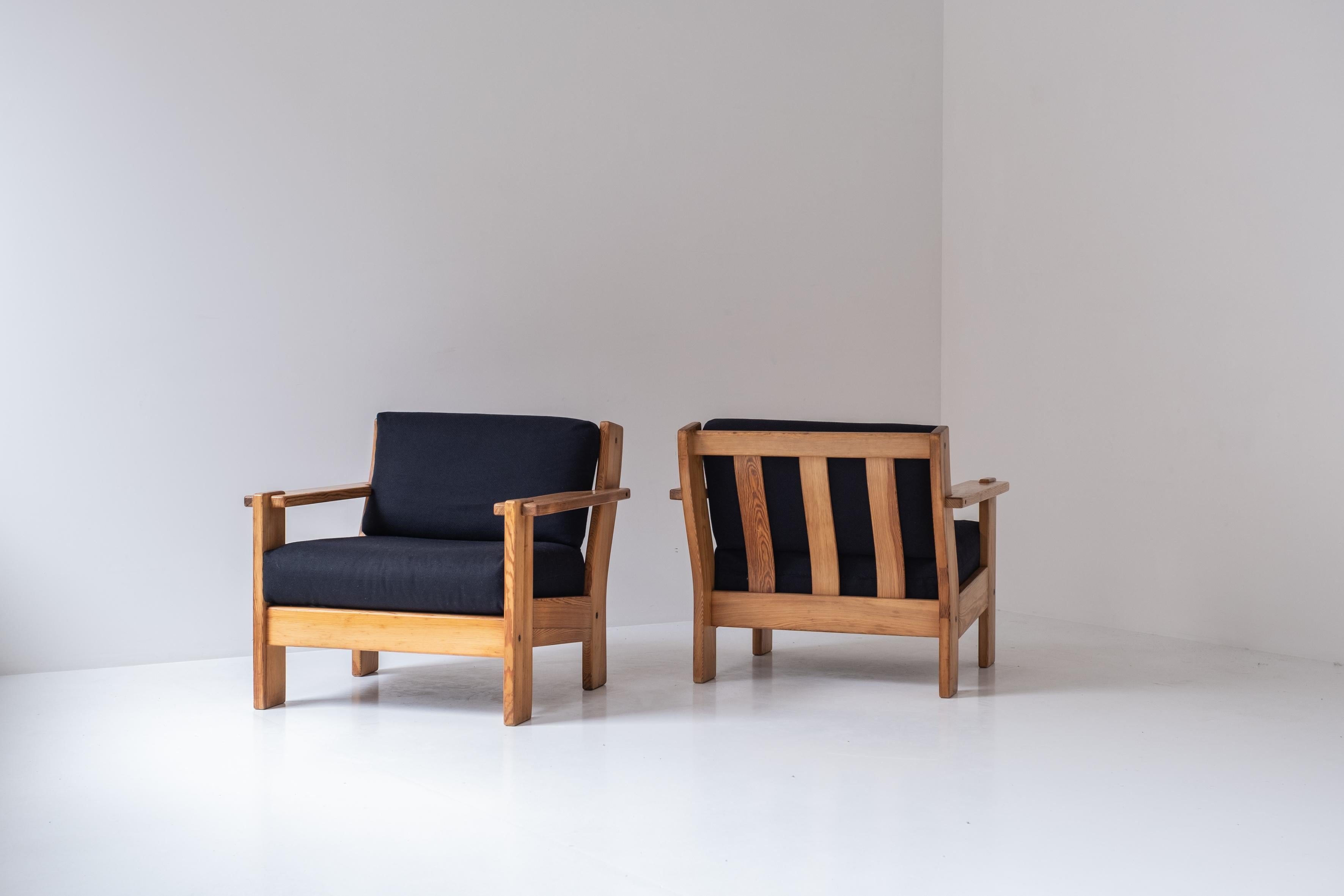 Set of two easy chairs from France, dating from the 1960s. This pair is freshly re-upholstered in a dark blue fabric upholstery. The frame is made out of pine and is in its original well presented condition. Designer (for know) unknown. Restored