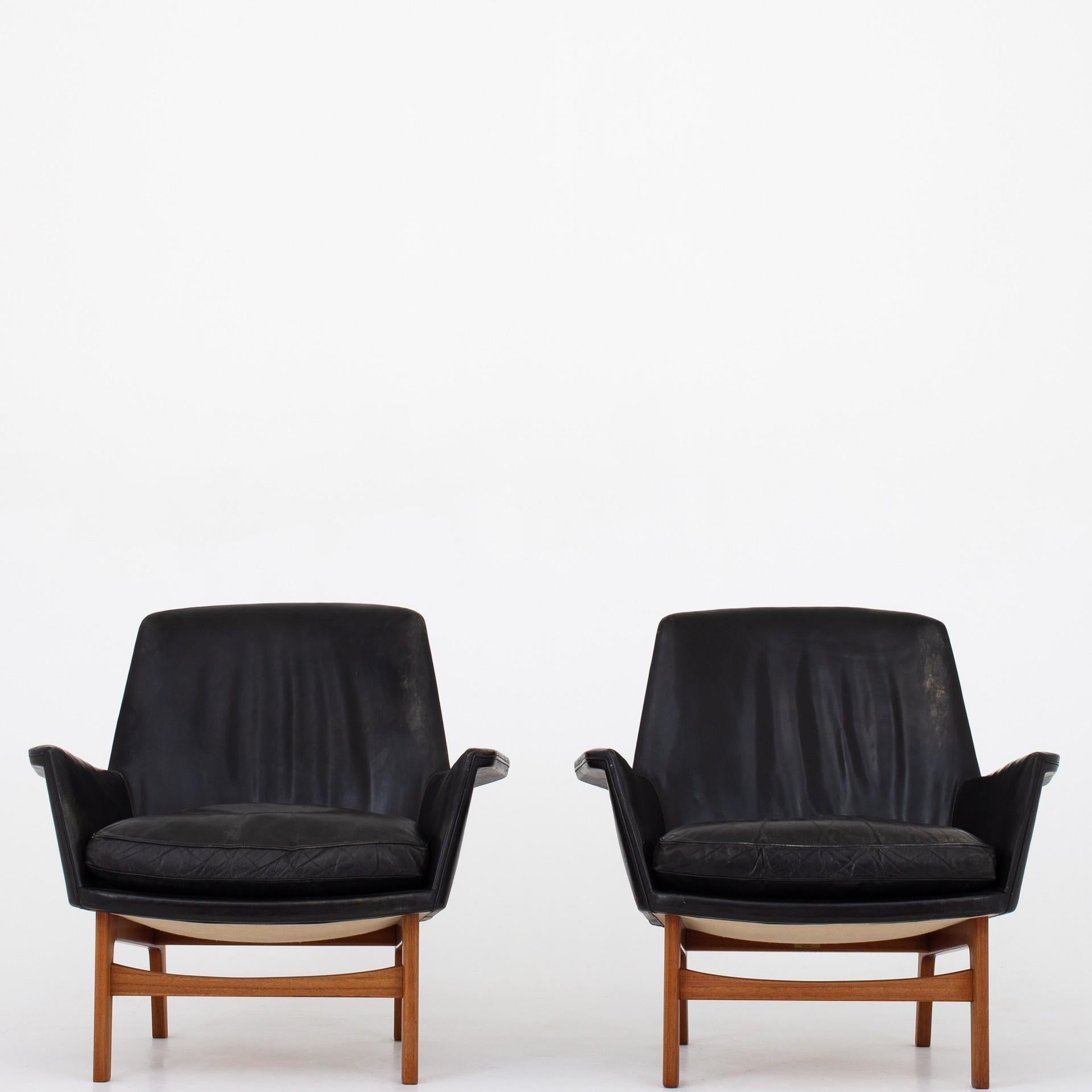 Set of Two Easy Chairs with Stool by Tove & Edvard Kindt Larsen For Sale 3