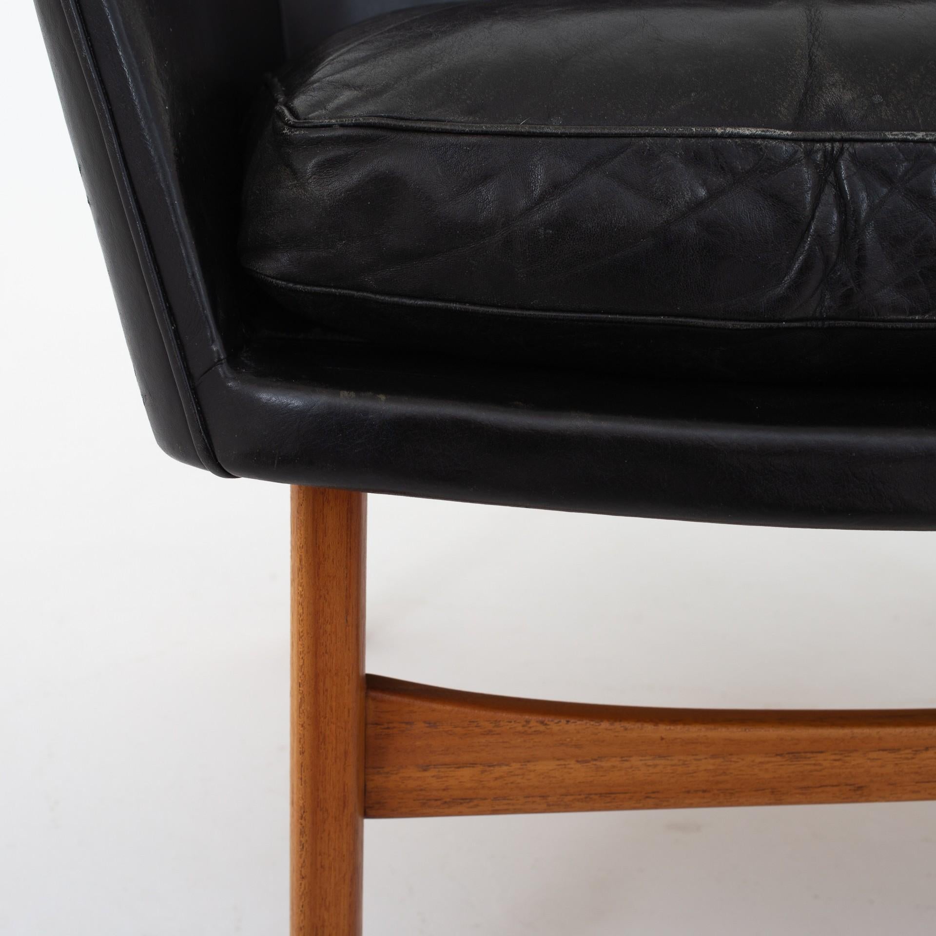 20th Century Set of Two Easy Chairs with Stool by Tove & Edvard Kindt Larsen For Sale