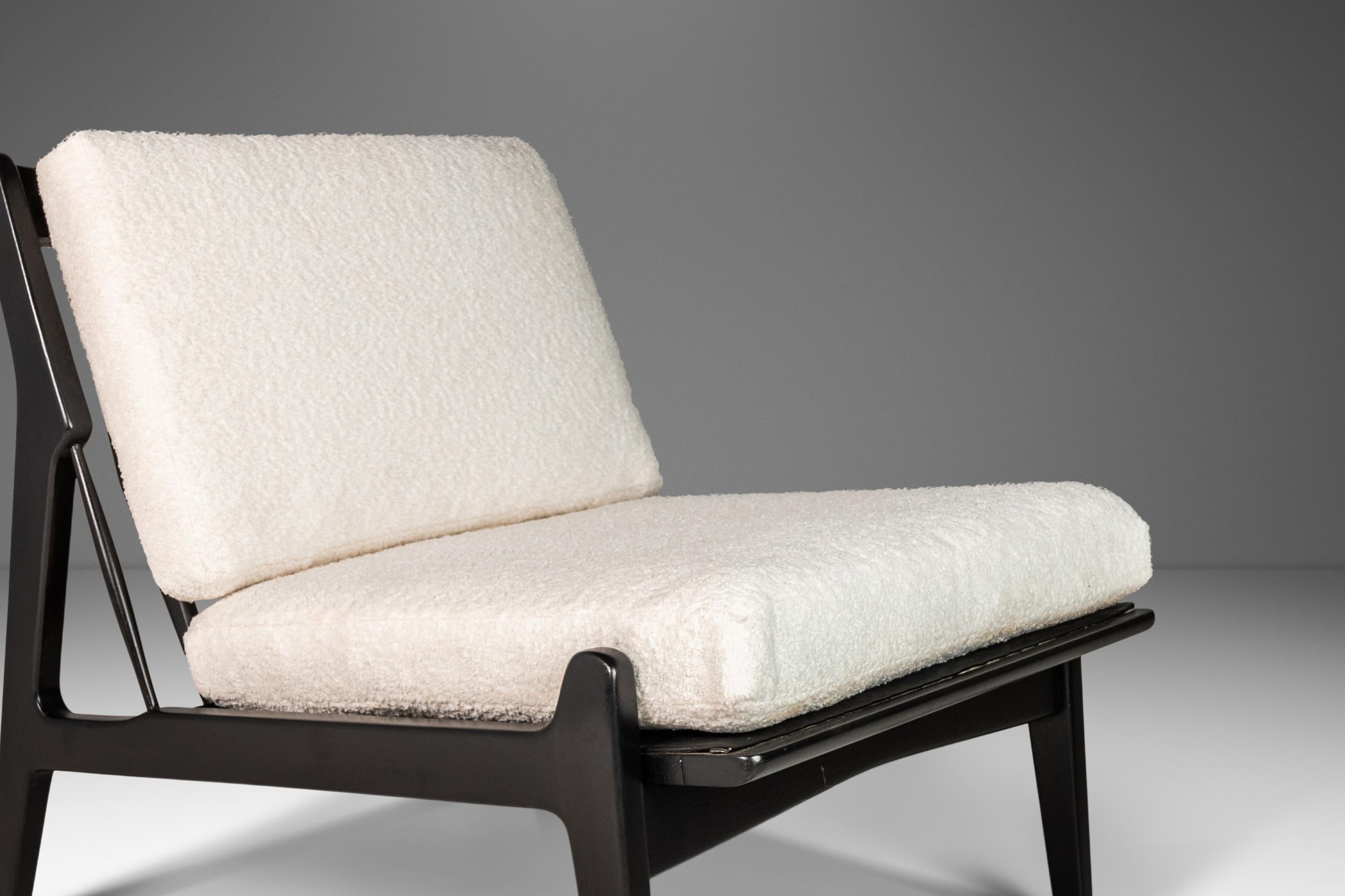 Ensemble de deux chaises longues ébonisées en bouclé par Ib Kofod Larsen pour Selig, années 1950 en vente 6