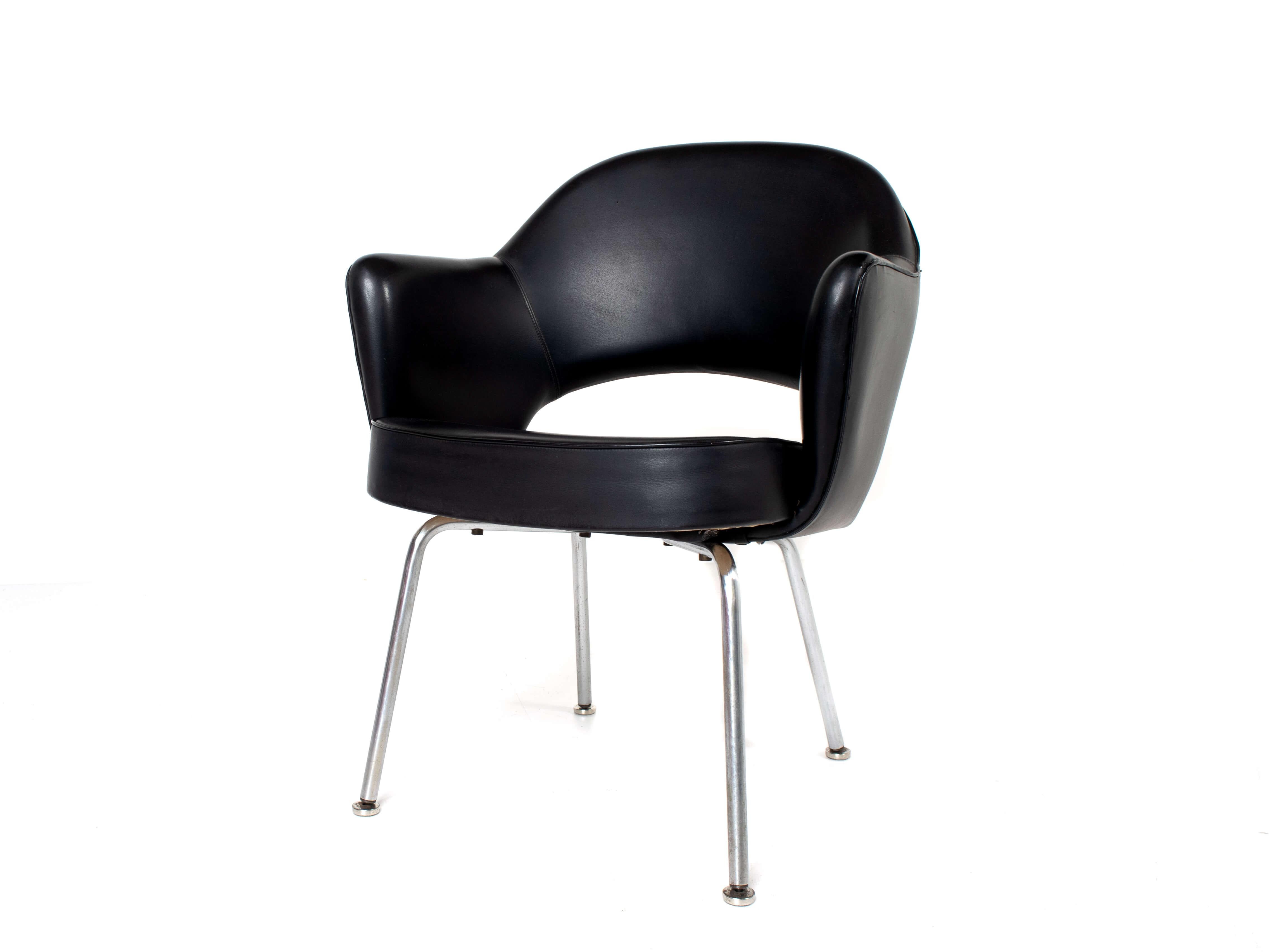 Set of Two Eero Saarinen Exectuvie Chairs with Armrests for Knoll De Coene 7