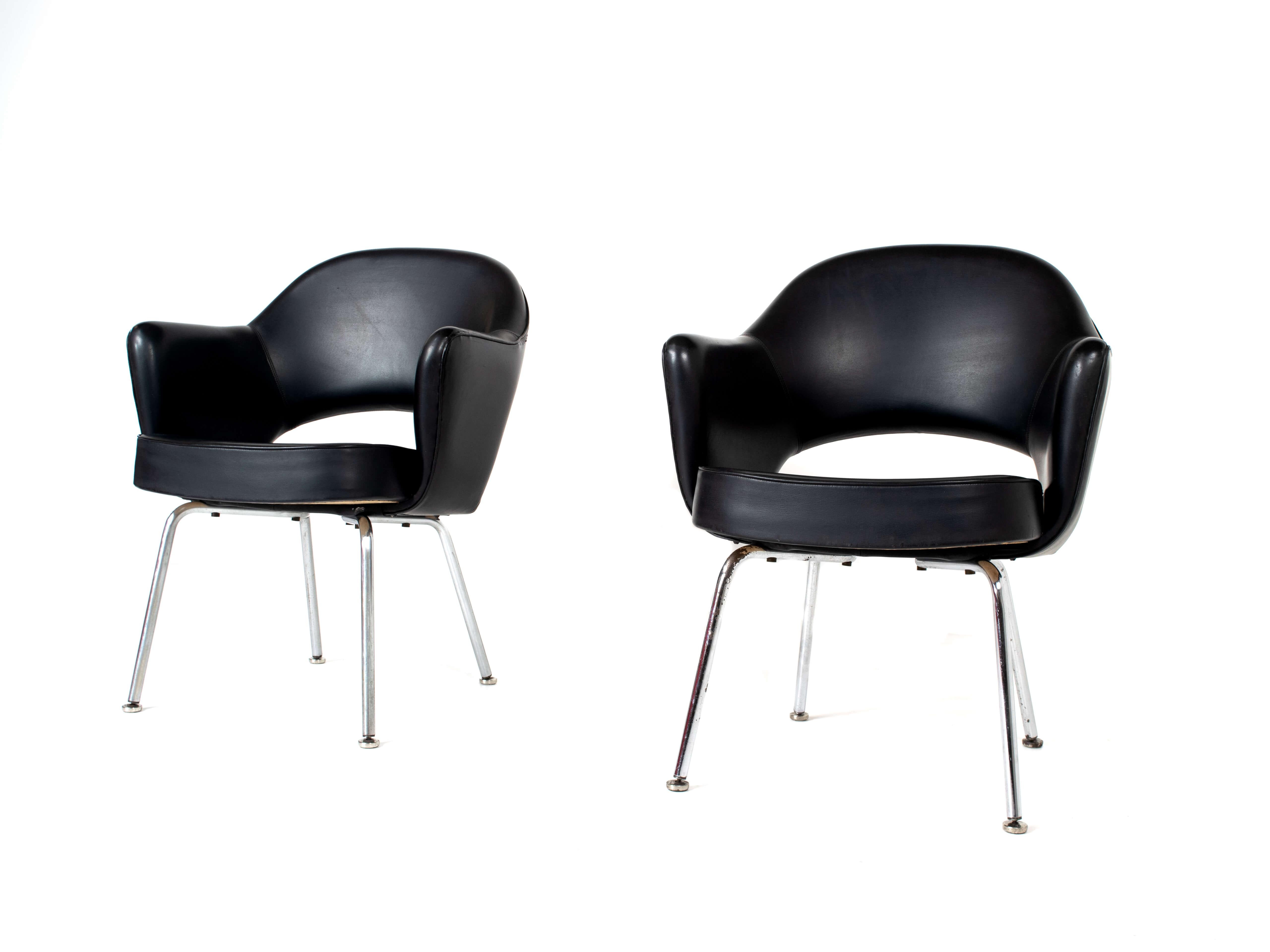 Belgian Set of Two Eero Saarinen Exectuvie Chairs with Armrests for Knoll De Coene