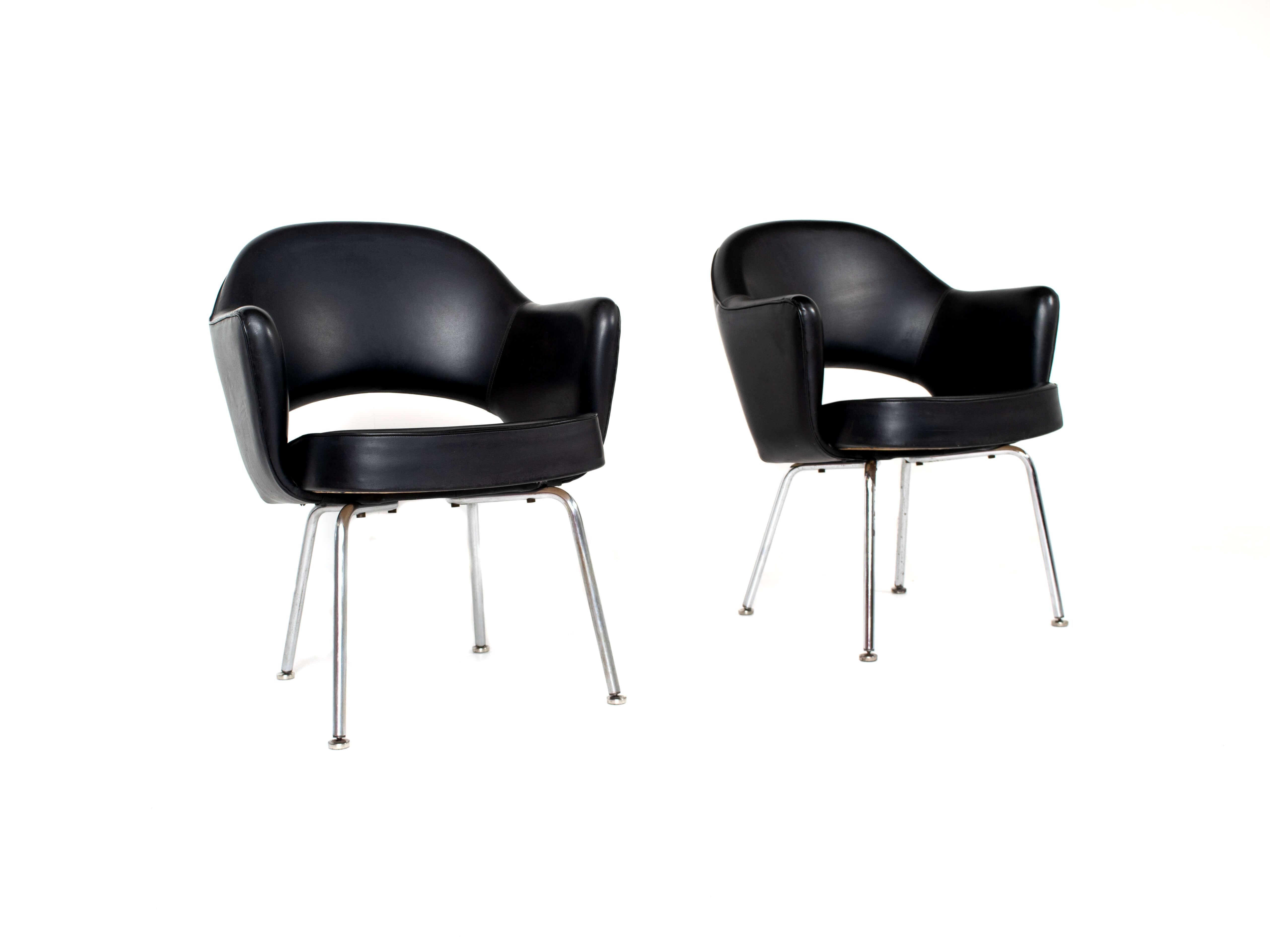 Set of Two Eero Saarinen Exectuvie Chairs with Armrests for Knoll De Coene In Good Condition In Hellouw, NL