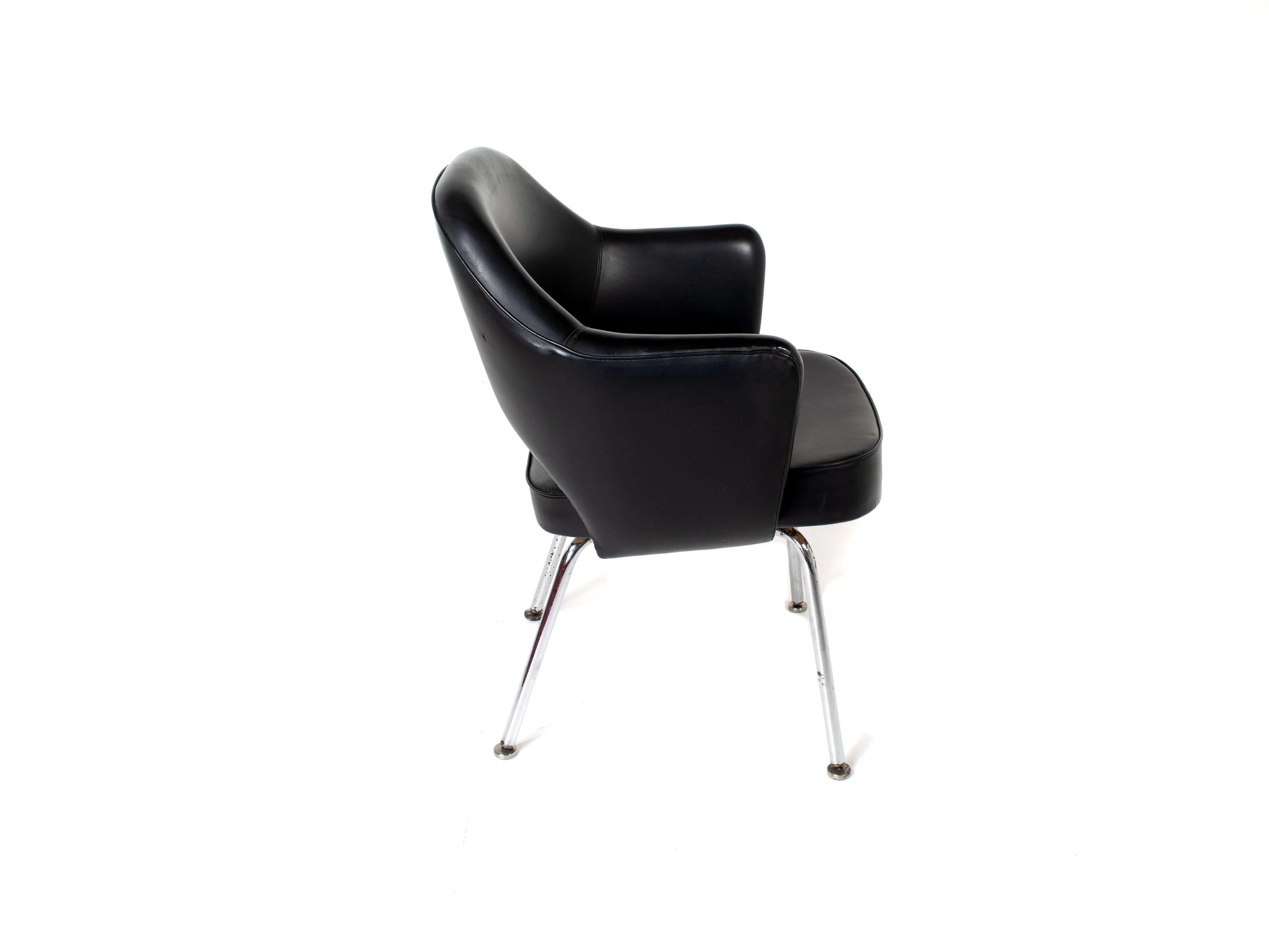 Set aus zwei Eero Saarinen Exectuvie-Stühlen mit Armlehnen für Knoll De Coene (Leder)