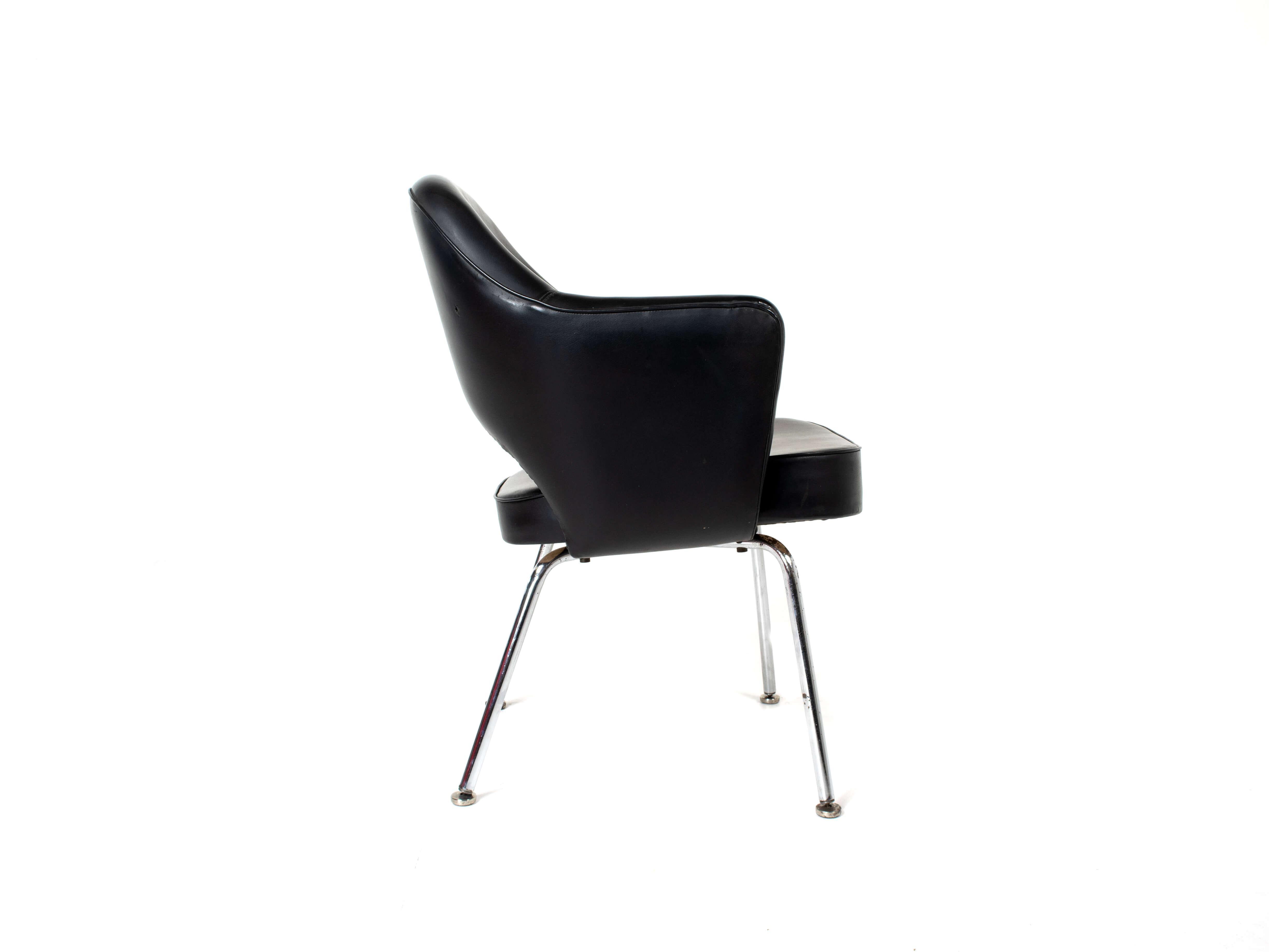 Set of Two Eero Saarinen Exectuvie Chairs with Armrests for Knoll De Coene 1