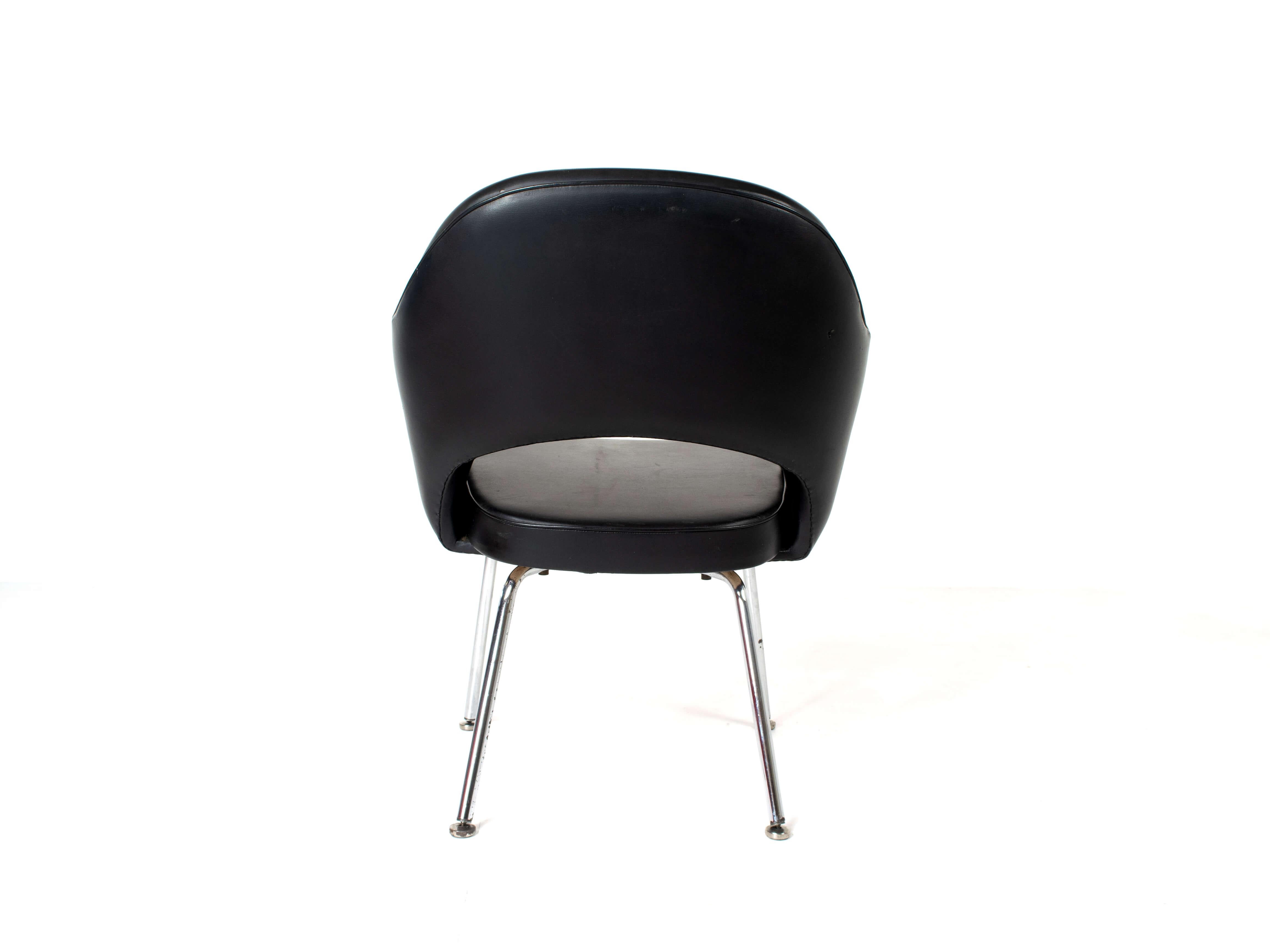 Set of Two Eero Saarinen Exectuvie Chairs with Armrests for Knoll De Coene 2
