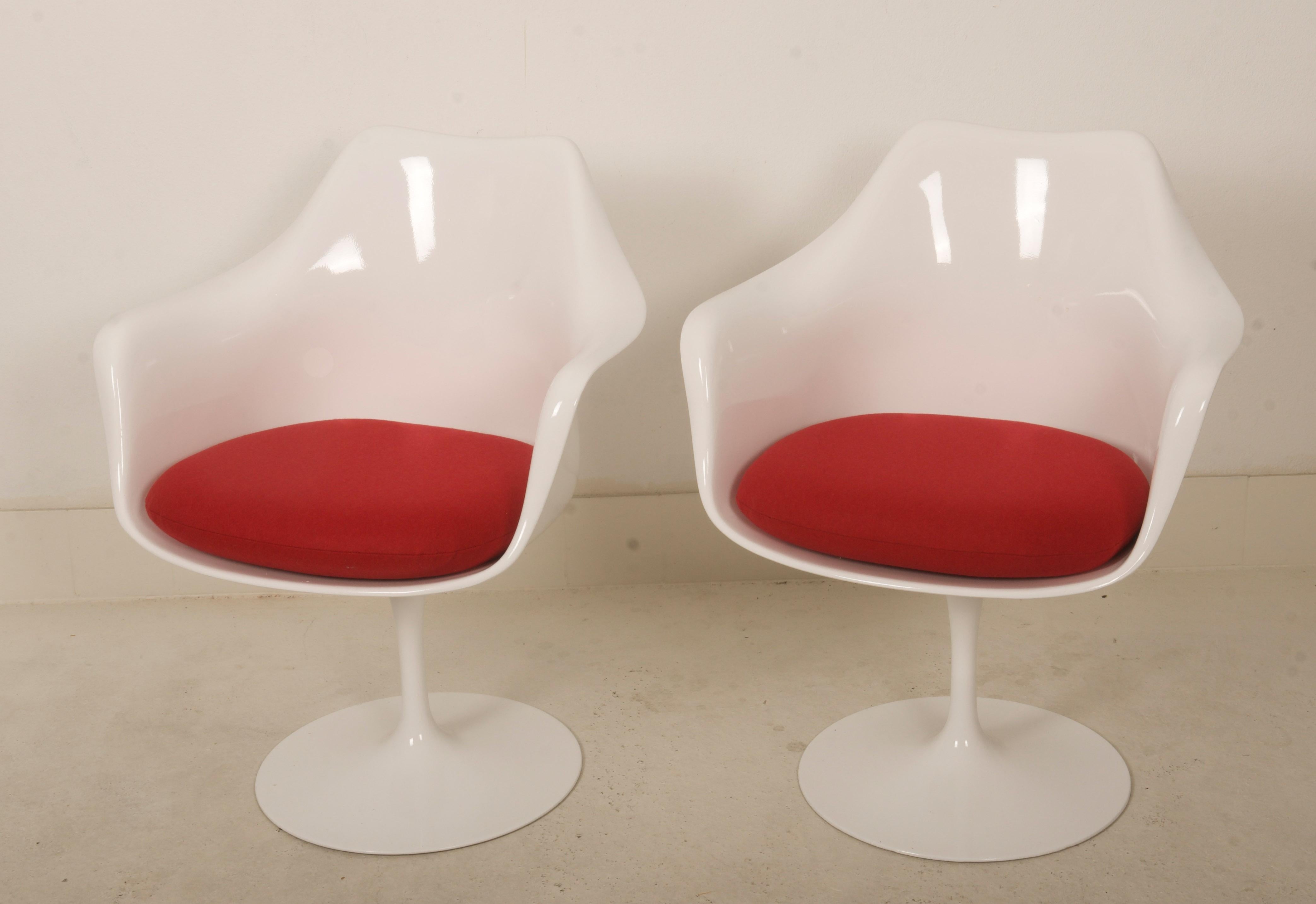 Mid-Century moderno Set di due poltrone a tulipano Eero Saarinen modello 151 in vendita