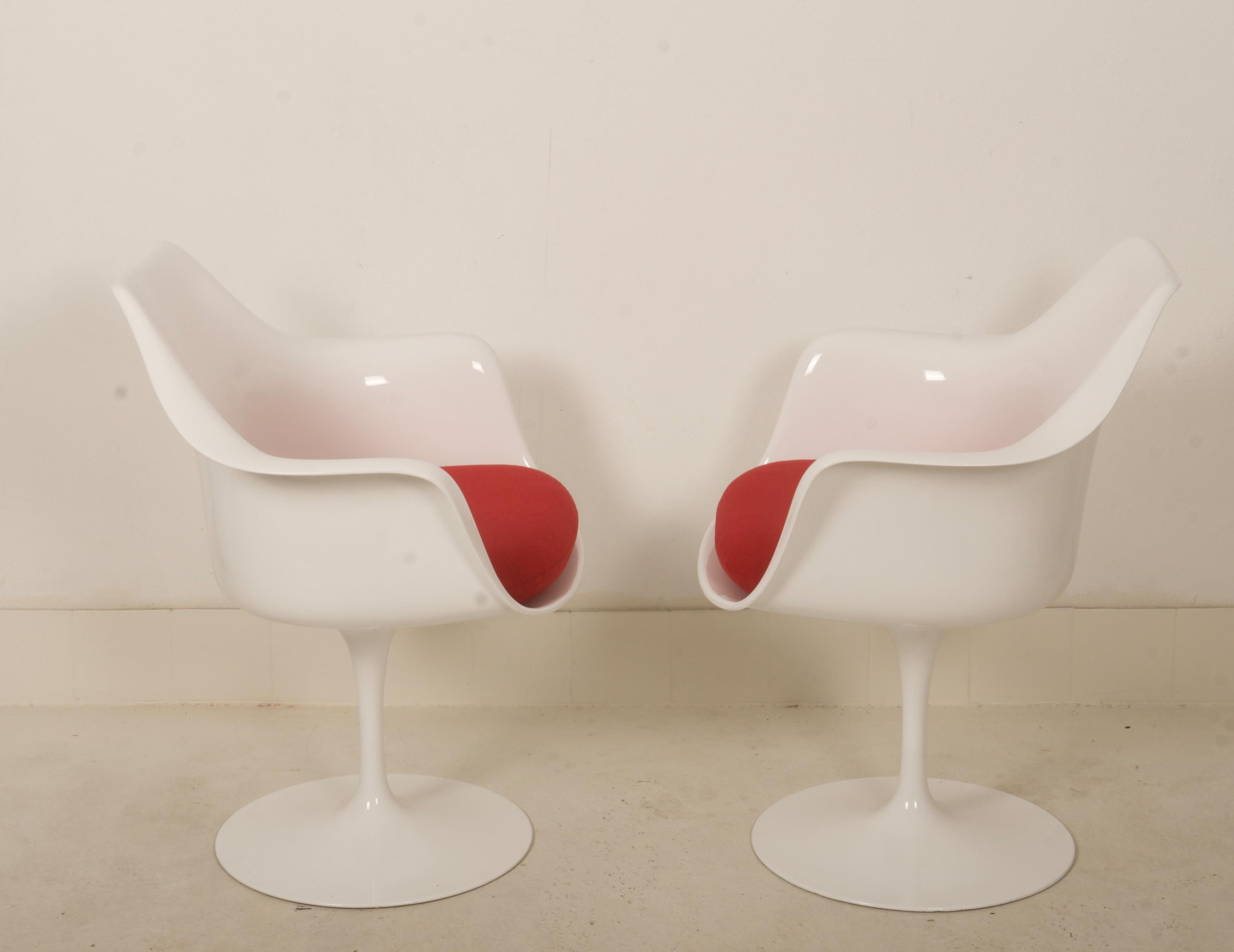 Alluminio Set di due poltrone a tulipano Eero Saarinen modello 151 in vendita