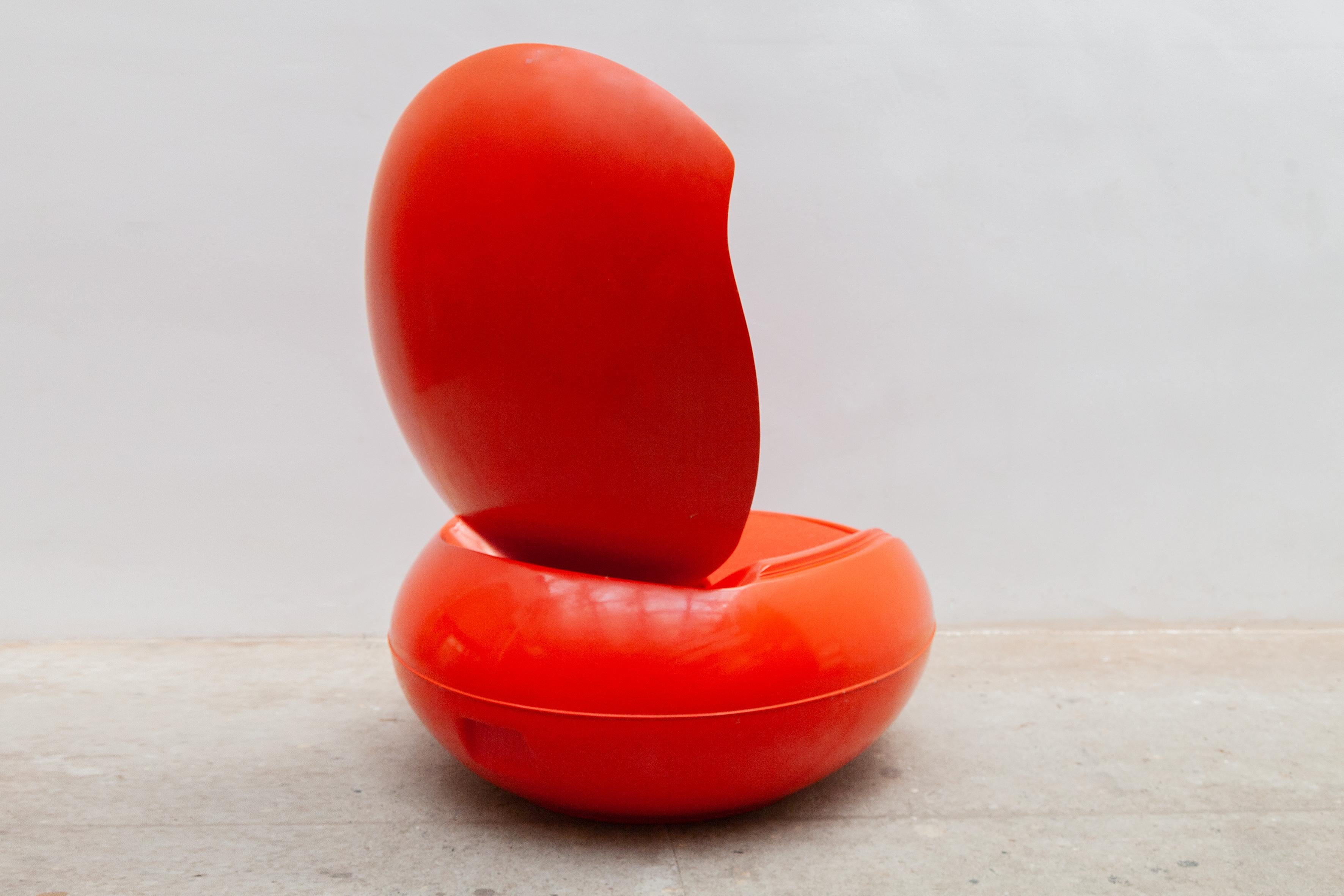 Mid-Century Modern Set of Two Egg Spage Age Lounge Chairs Designed by Peter Ghyczy, 1960s, Pop Art