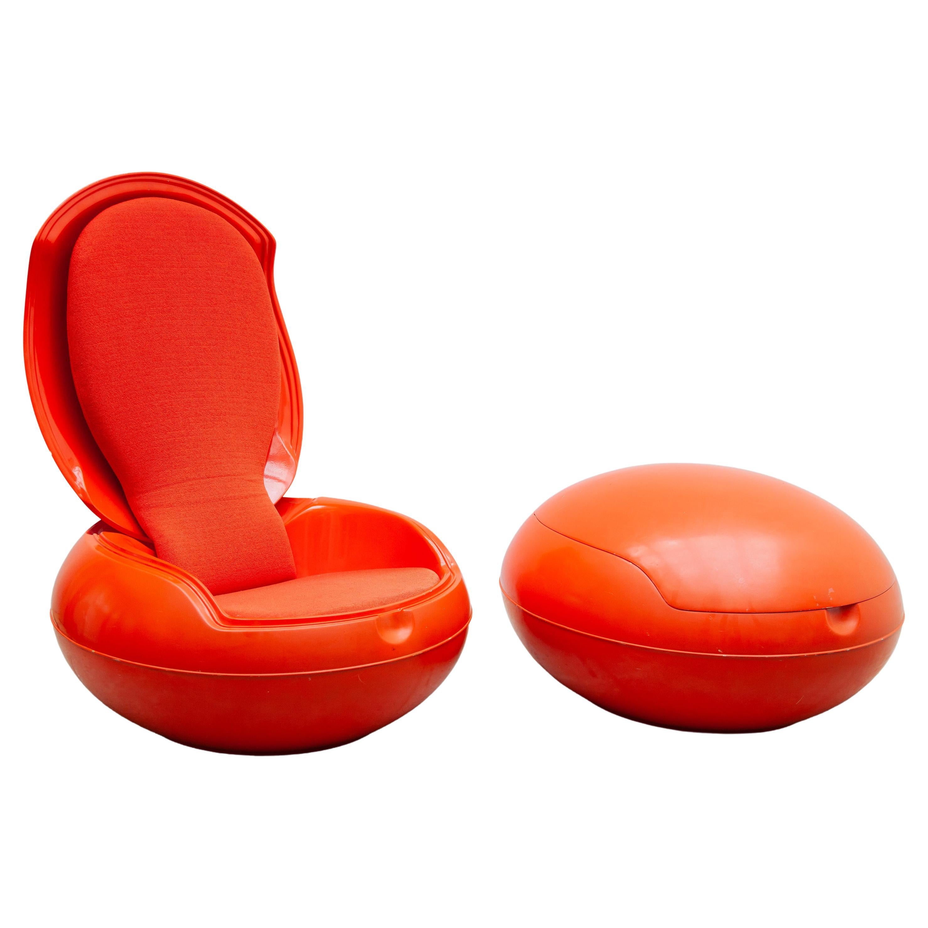 Set of Two Egg Spage Age Lounge Chairs Designed by Peter Ghyczy, 1960s, Pop Art For Sale