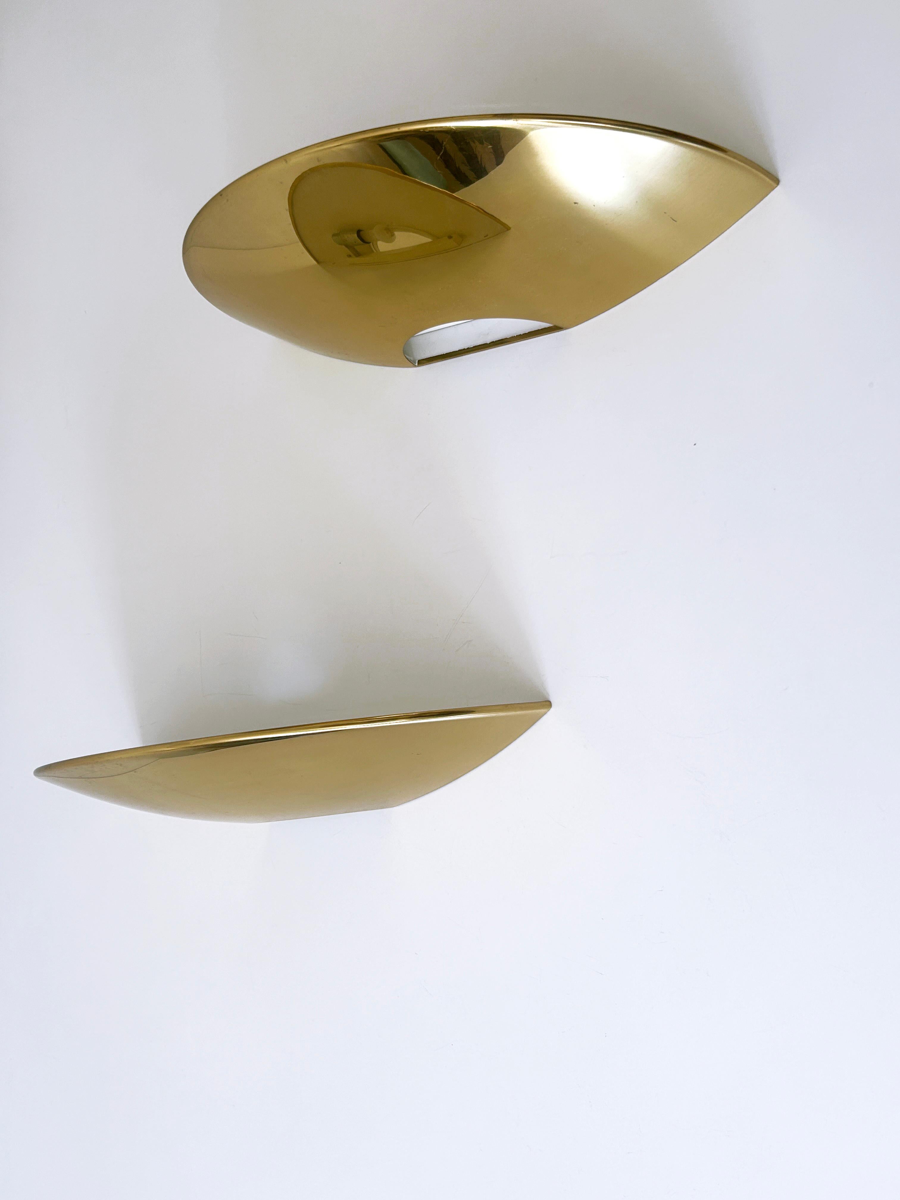Set of Two Elegant Brass Wall Lamps or Sconces by Florian Schulz Germany 1970s For Sale 5