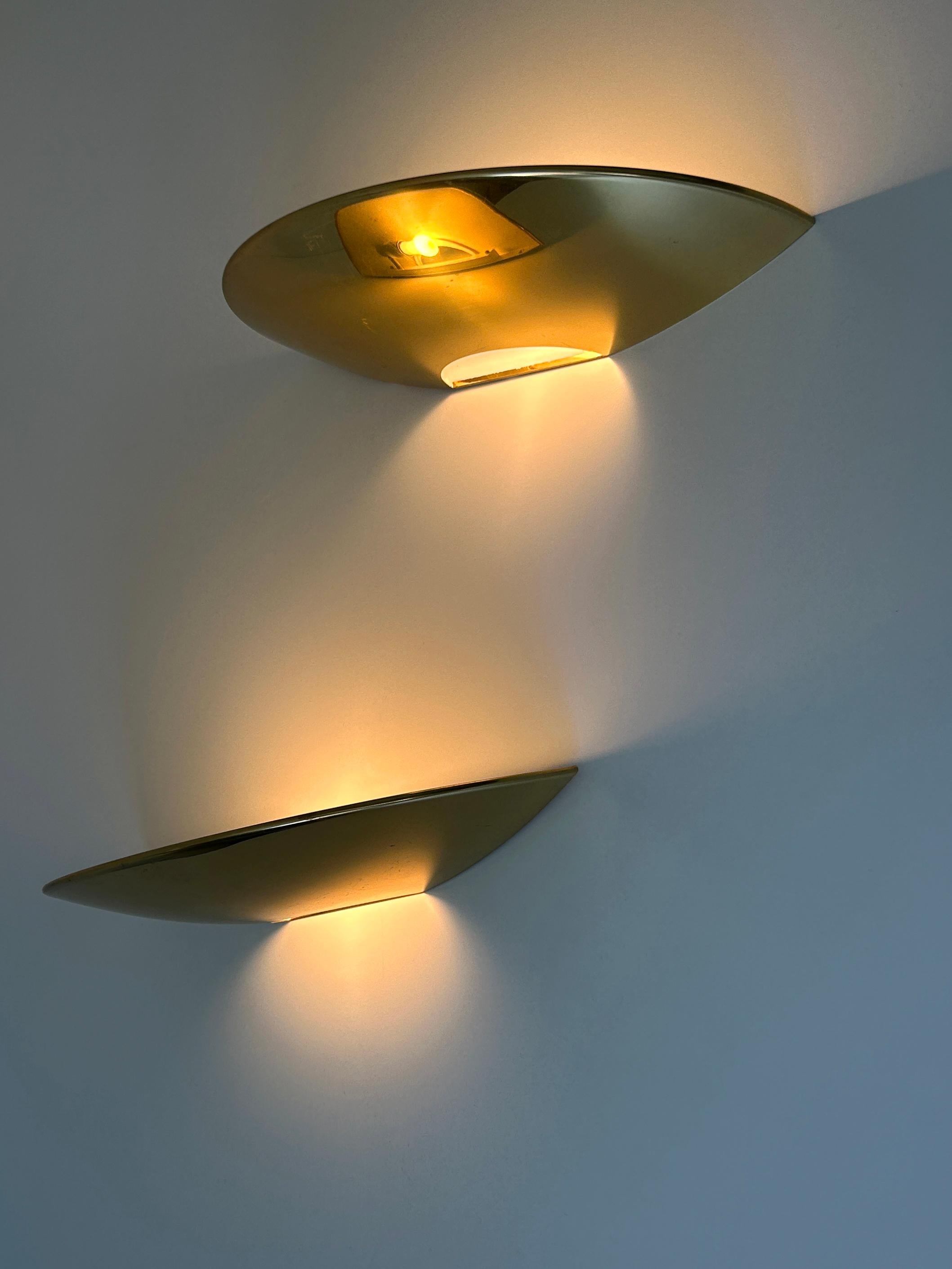 Set of Two Elegant Brass Wall Lamps or Sconces by Florian Schulz Germany 1970s For Sale 6