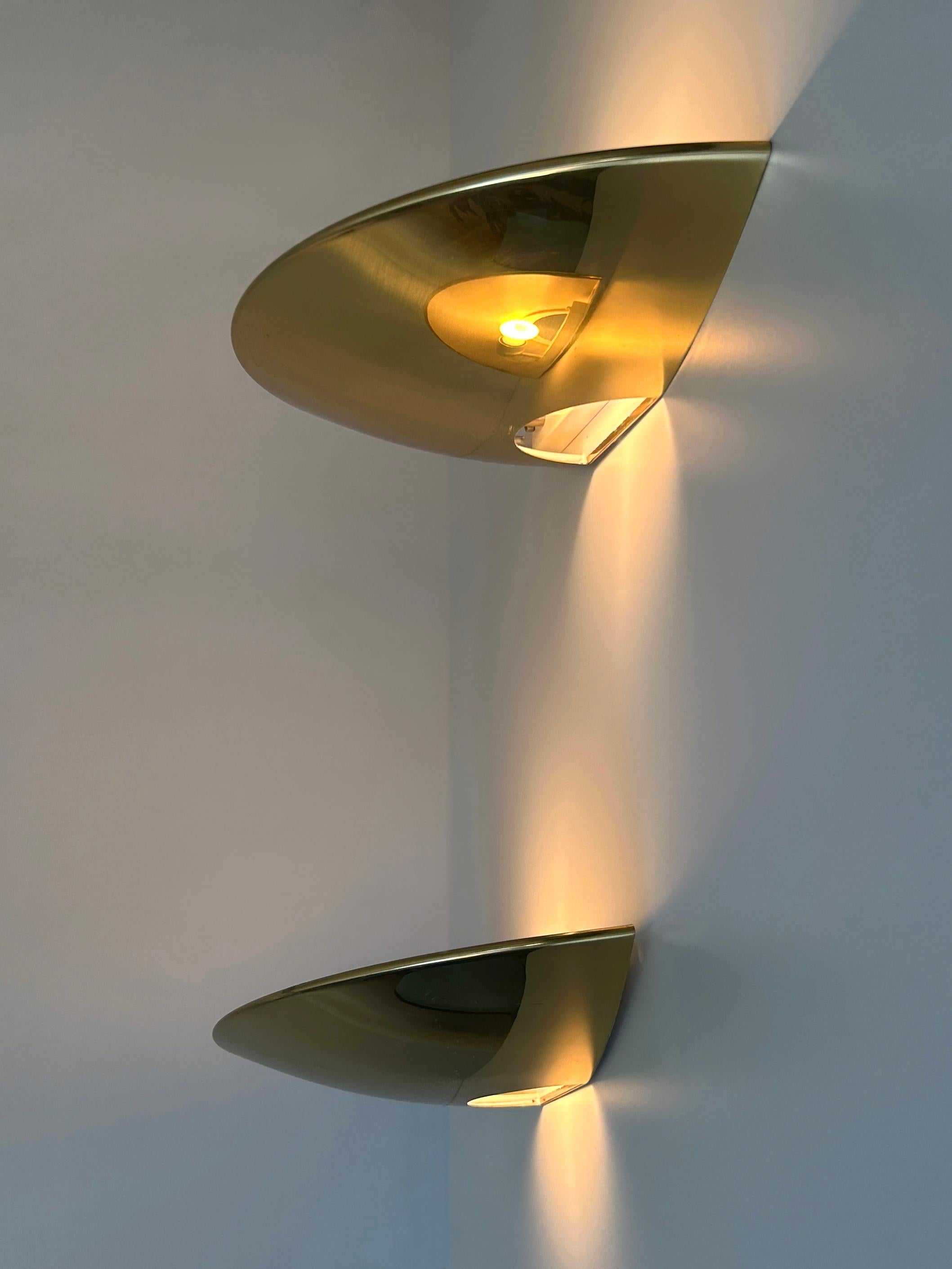 Set of Two Elegant Brass Wall Lamps or Sconces by Florian Schulz Germany 1970s For Sale 9