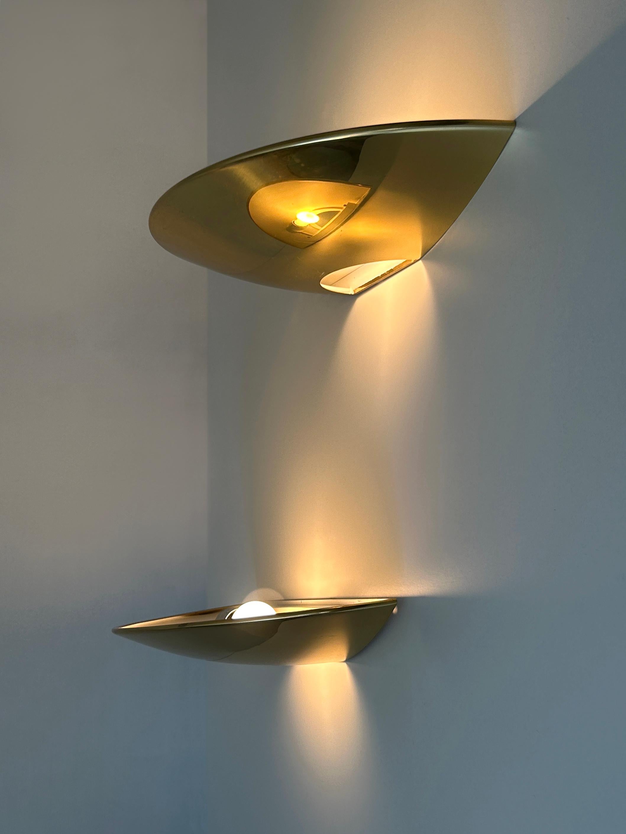 Set of Two Elegant Brass Wall Lamps or Sconces by Florian Schulz Germany 1970s For Sale 12