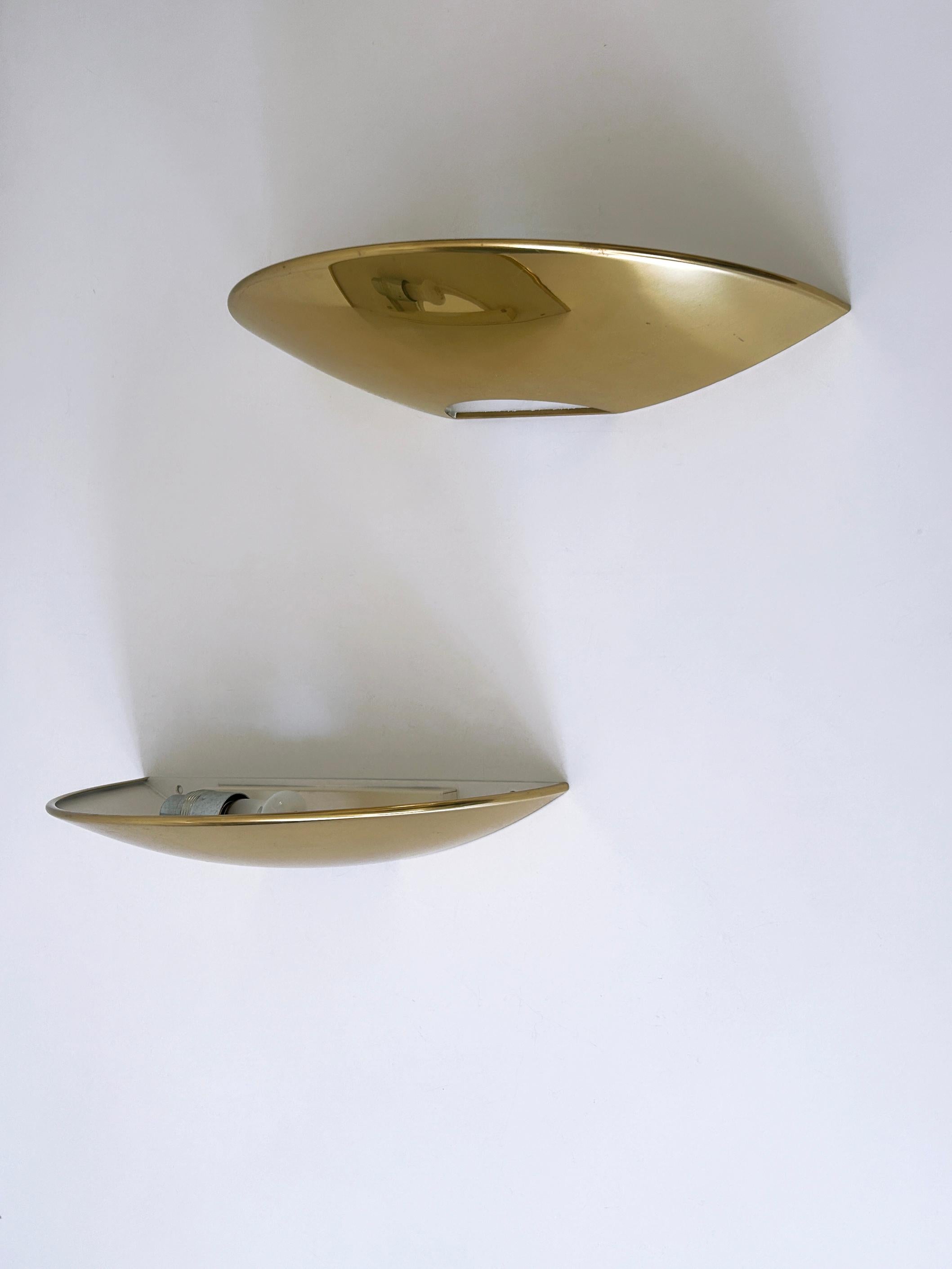 Set of Two Elegant Brass Wall Lamps or Sconces by Florian Schulz Germany 1970s For Sale 13