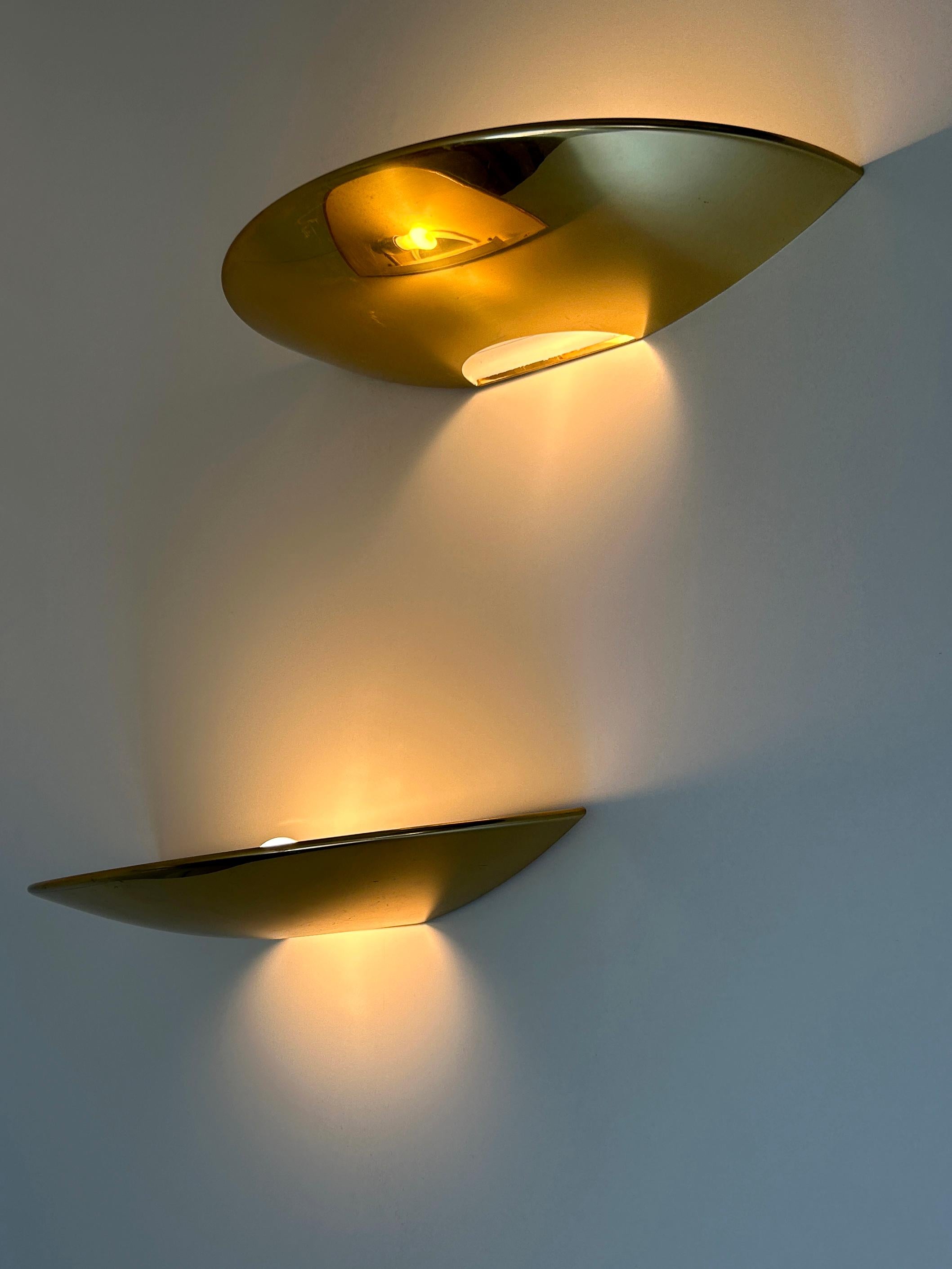 Set of Two Elegant Brass Wall Lamps or Sconces by Florian Schulz Germany 1970s For Sale 14