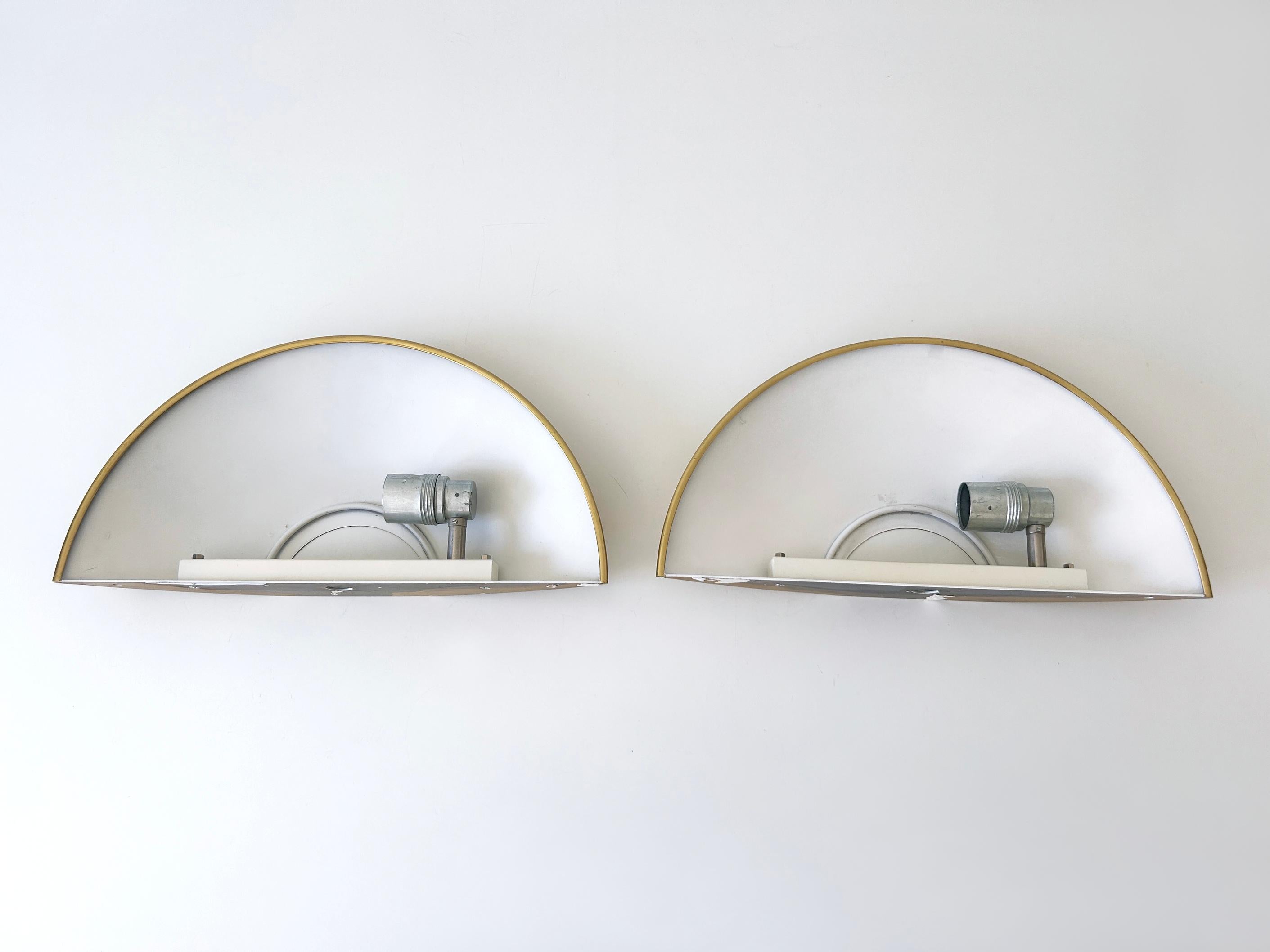 Set of Two Elegant Brass Wall Lamps or Sconces by Florian Schulz Germany 1970s For Sale 15