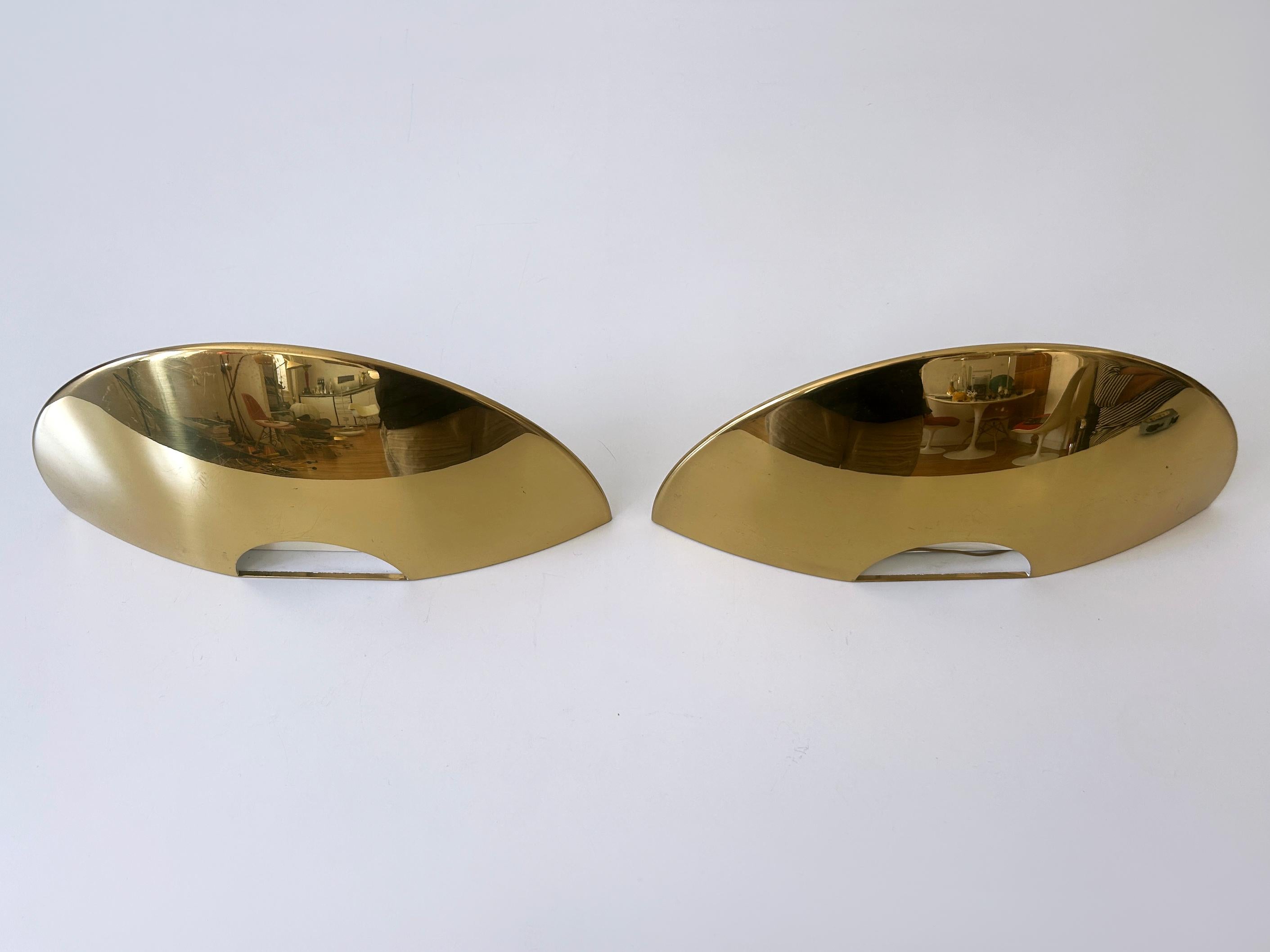 Set of Two Elegant Brass Wall Lamps or Sconces by Florian Schulz Germany 1970s In Good Condition For Sale In Munich, DE