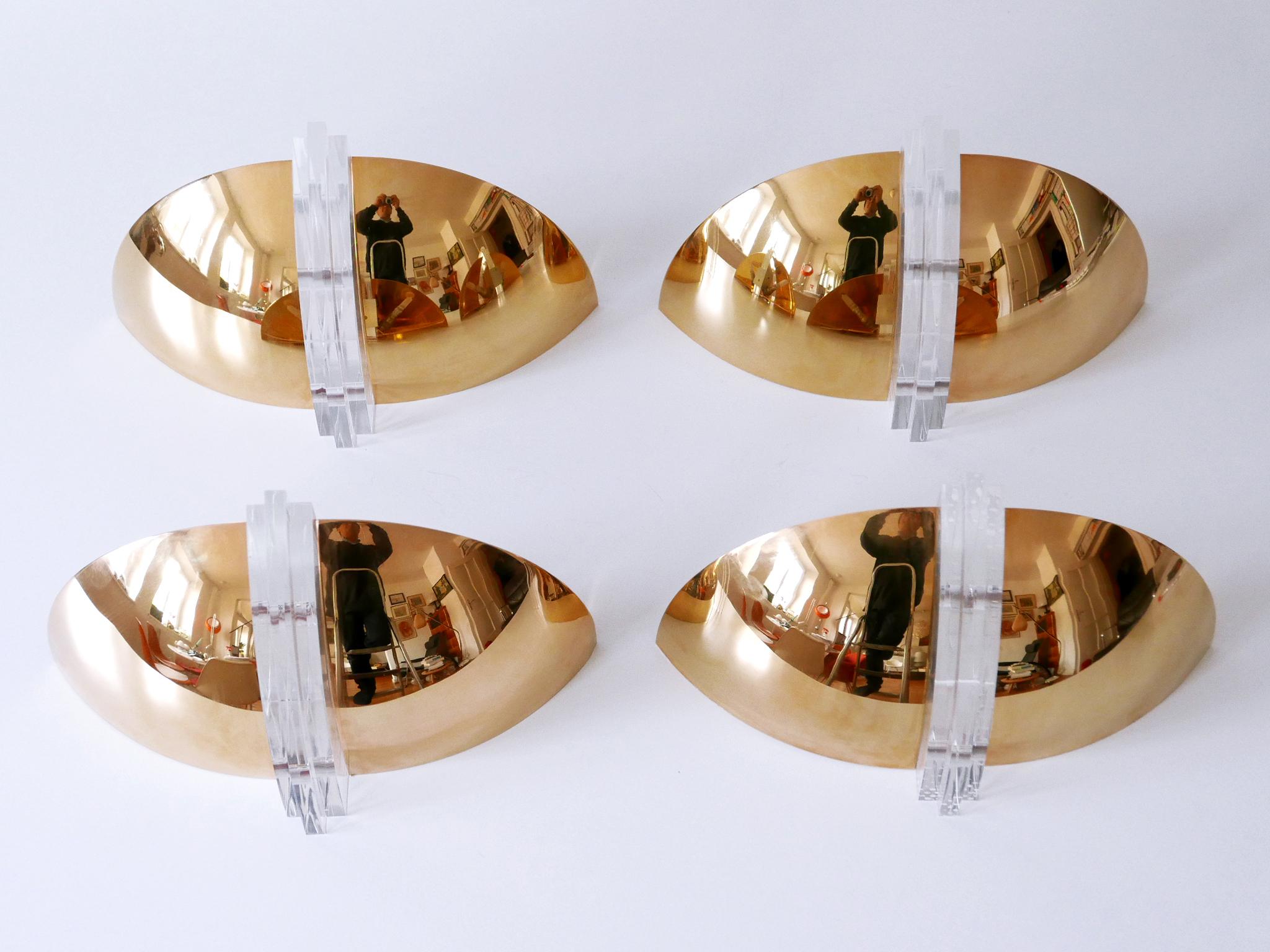 Set di due eleganti lampade da parete in ottone dorato e lucite Germania anni '80 in vendita 2