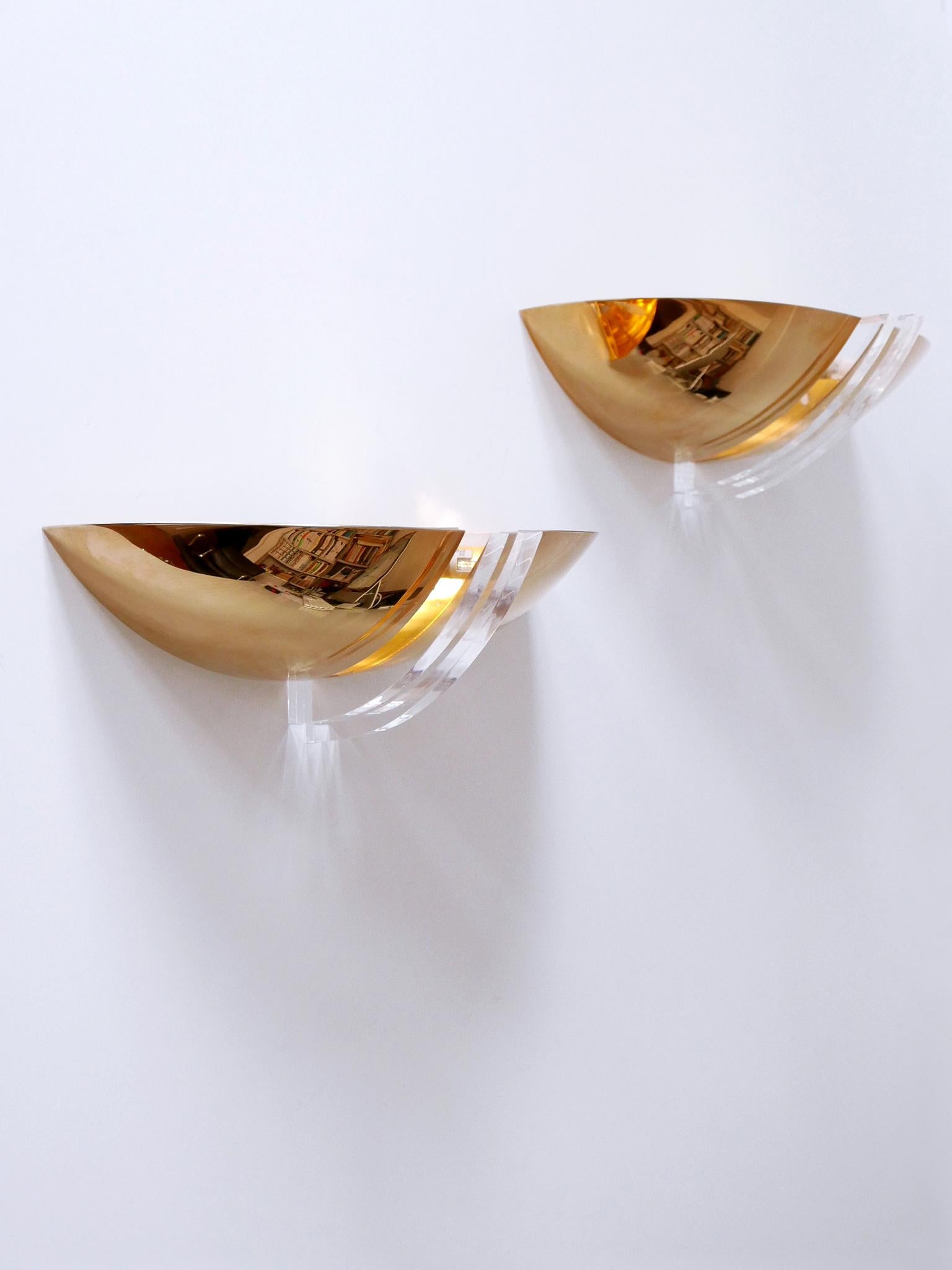 Set of Two Elegant Gilt Brass & Lucite Sconces or Wall Lights Germany 1980s For Sale 8