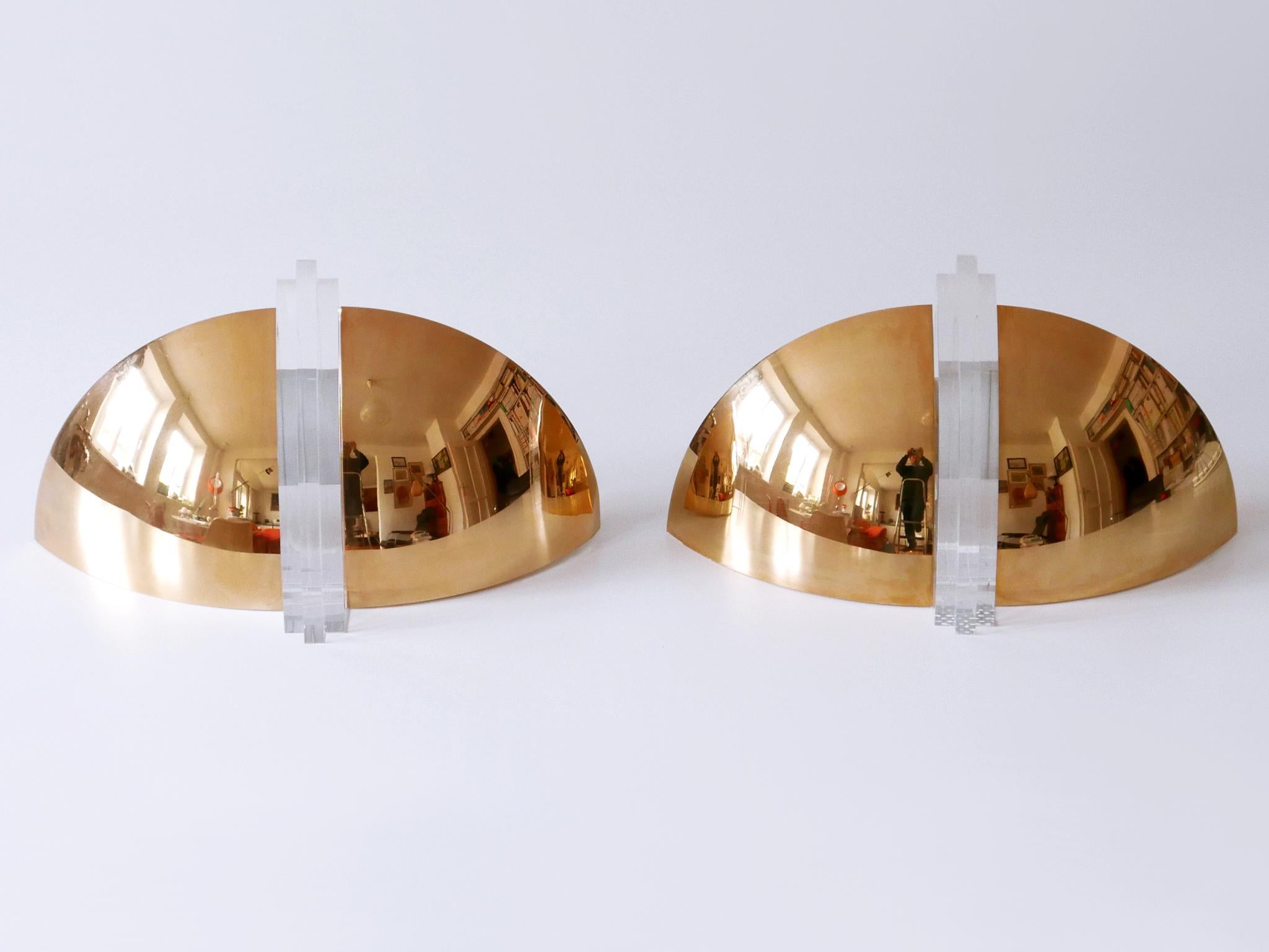Set of Two Elegant Gilt Brass & Lucite Sconces or Wall Lights Germany 1980s For Sale 10