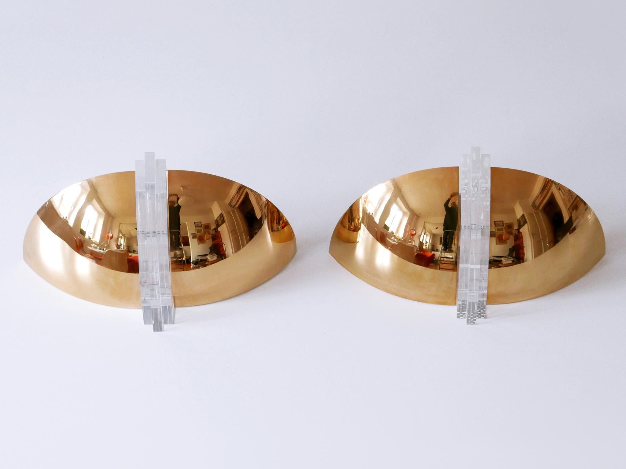 Set of Two Elegant Gilt Brass & Lucite Sconces or Wall Lights Germany 1980s For Sale 11