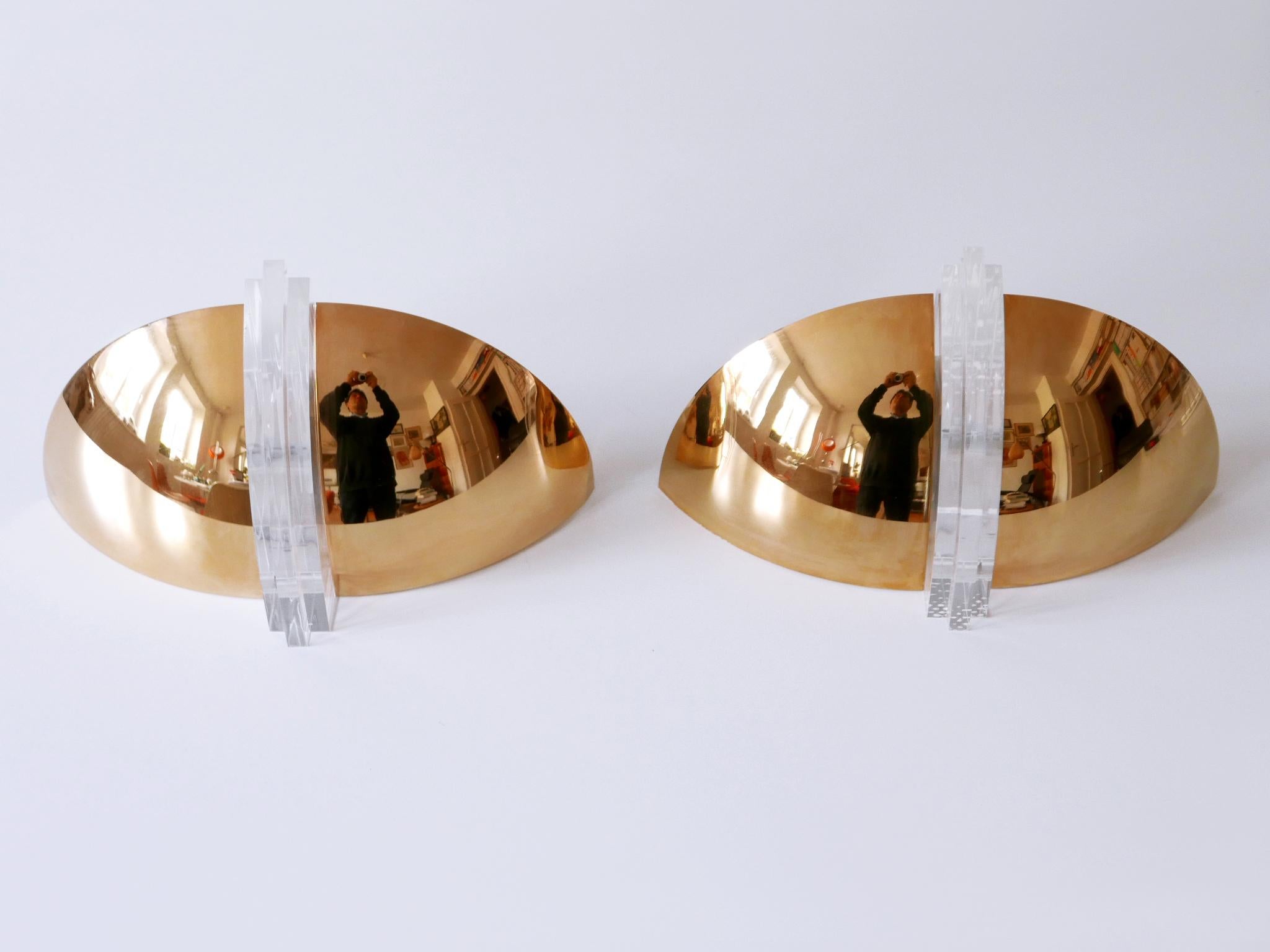 Set of Two Elegant Gilt Brass & Lucite Sconces or Wall Lights Germany 1980s For Sale 12
