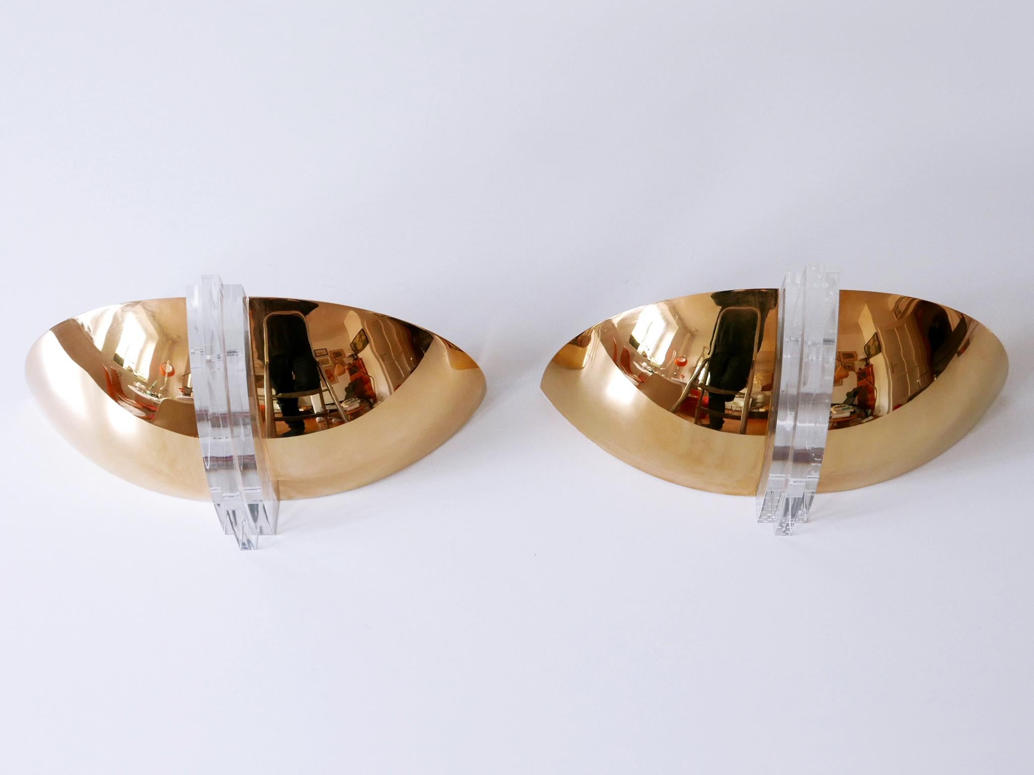 Late 20th Century Set of Two Elegant Gilt Brass & Lucite Sconces or Wall Lights Germany 1980s For Sale
