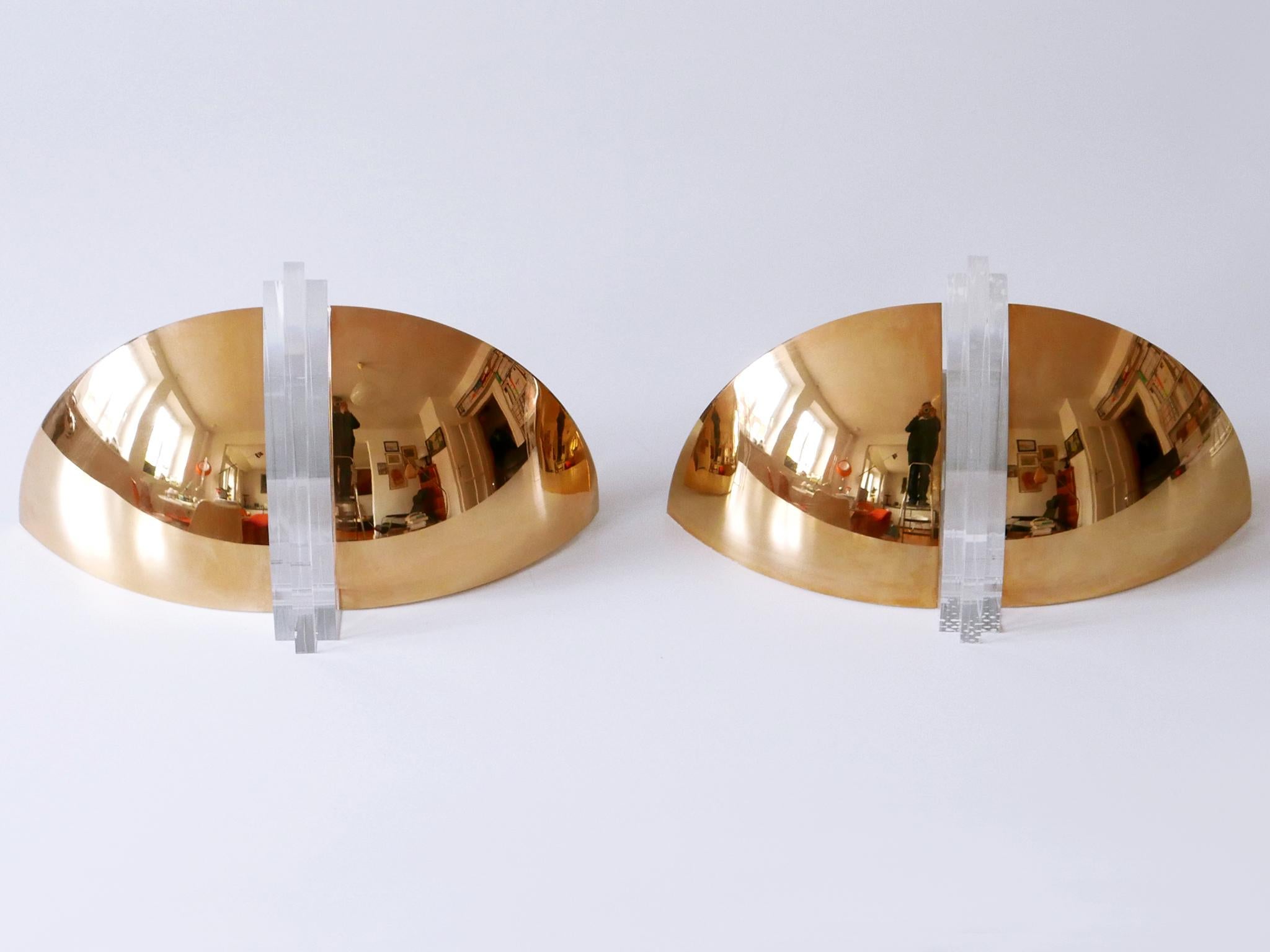 Set of Two Elegant Gilt Brass & Lucite Sconces or Wall Lights Germany 1980s For Sale 1