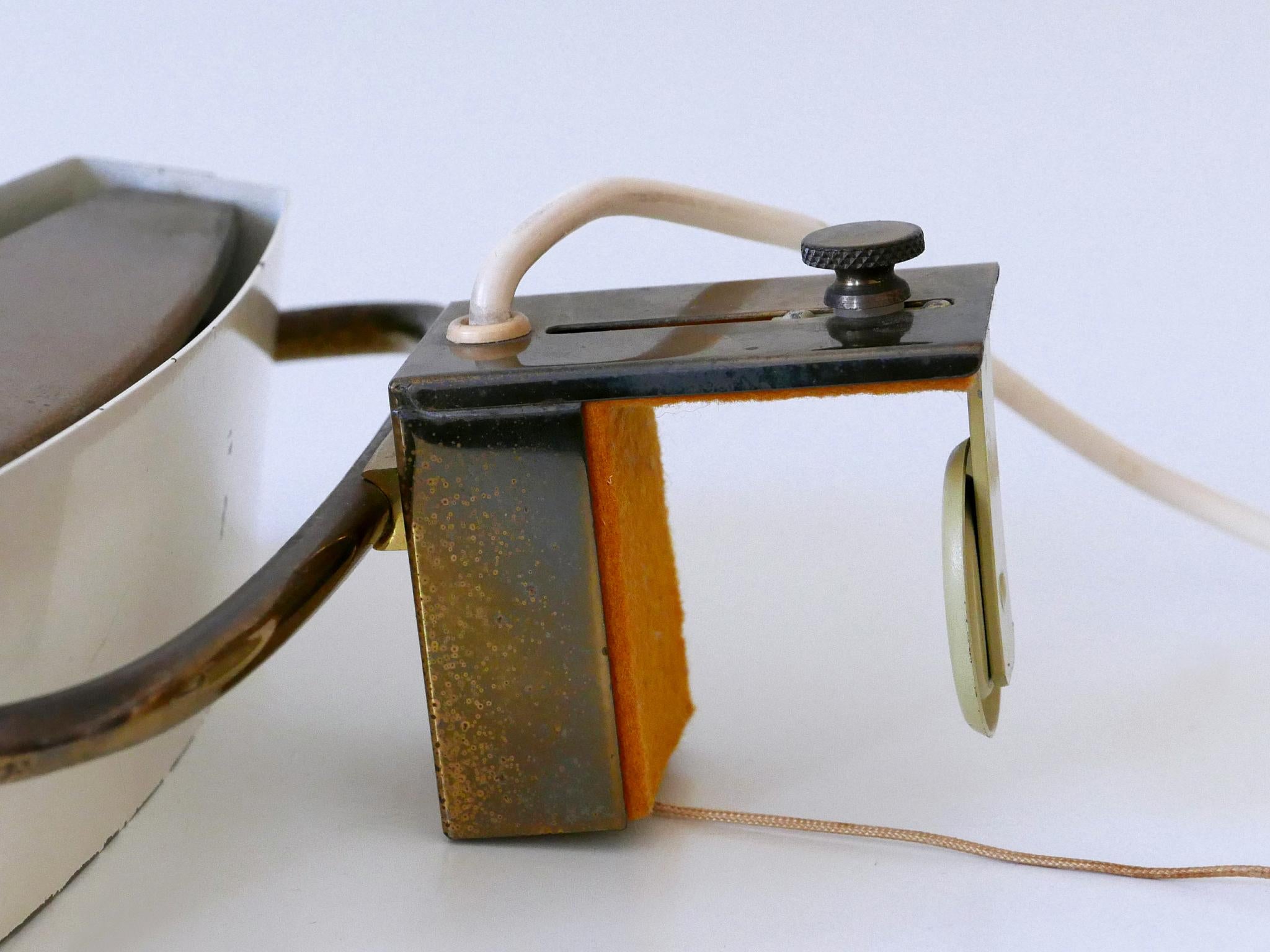 Ensemble de deux élégantes appliques à pince de lit du milieu du siècle par Paul Neuhaus Allemagne années 1950 en vente 13