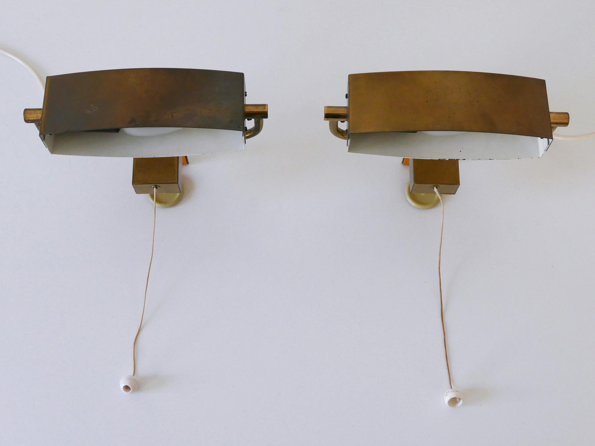 Ensemble de deux élégantes appliques à pince de lit du milieu du siècle par Paul Neuhaus Allemagne années 1950 en vente 1