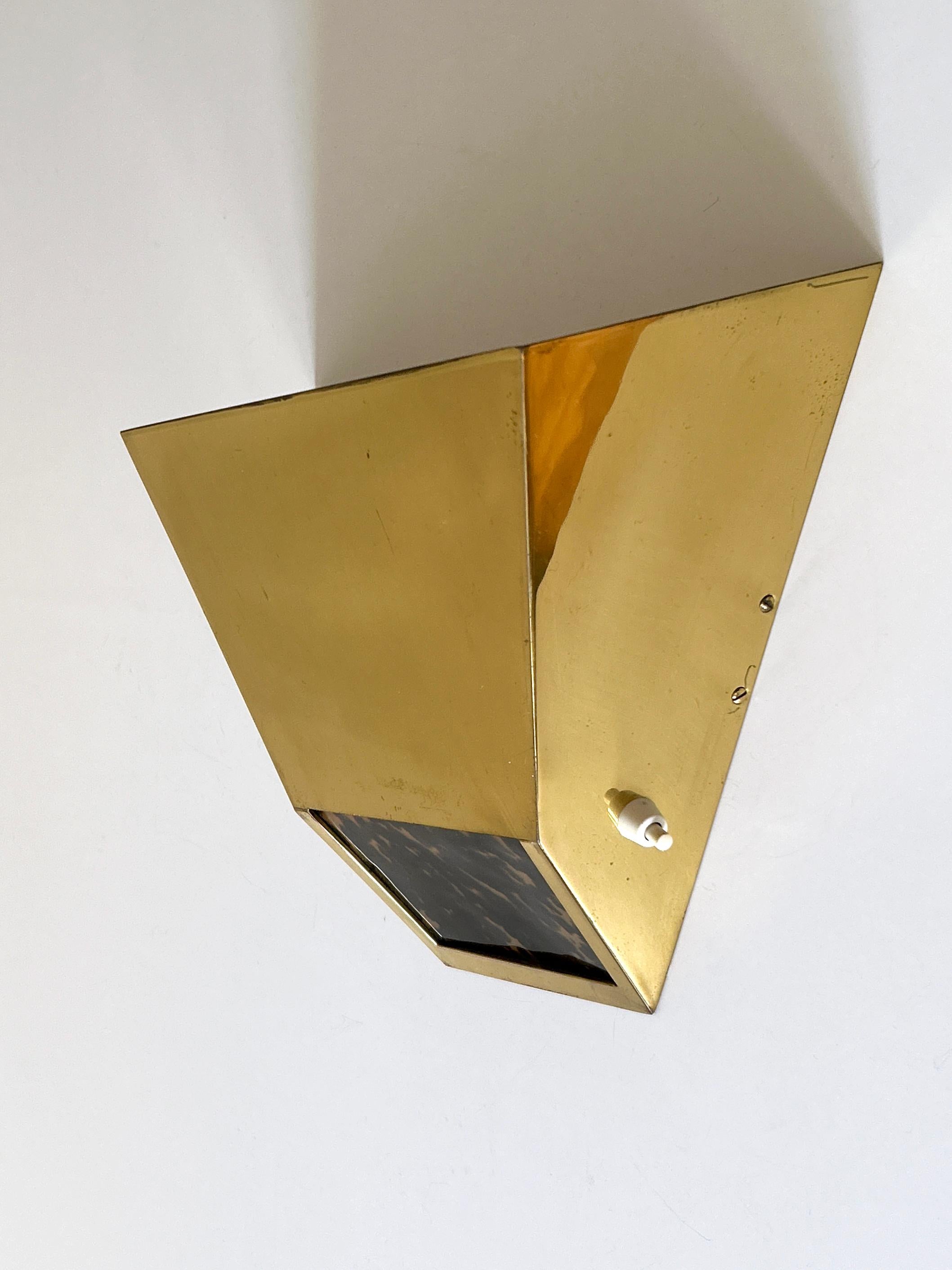 Set of Two Elegant Mid Century Brass Sconces by Vereinigte Werkstätten 1970s For Sale 4