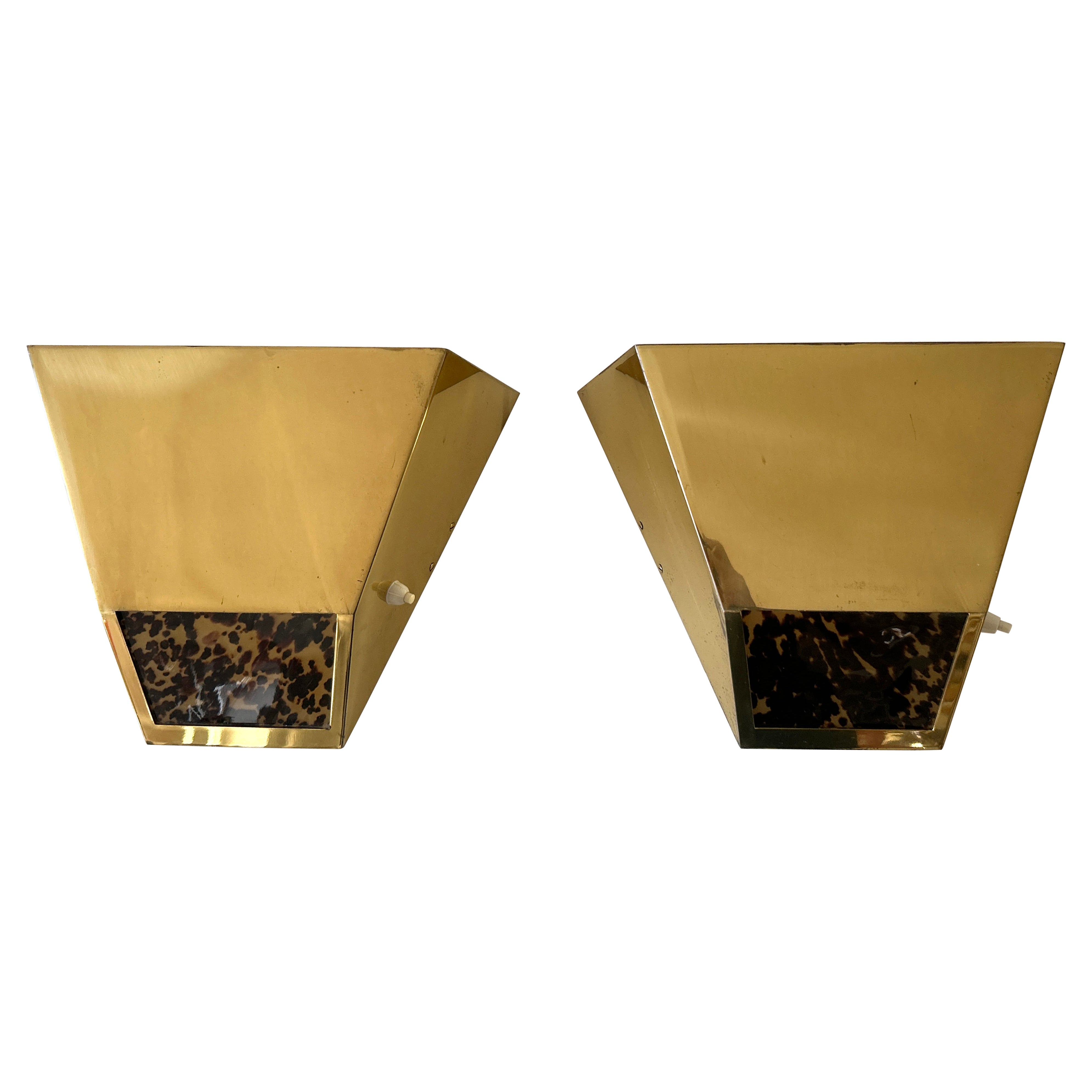 Set of Two Elegant Mid Century Brass Sconces by Vereinigte Werkstätten 1970s For Sale