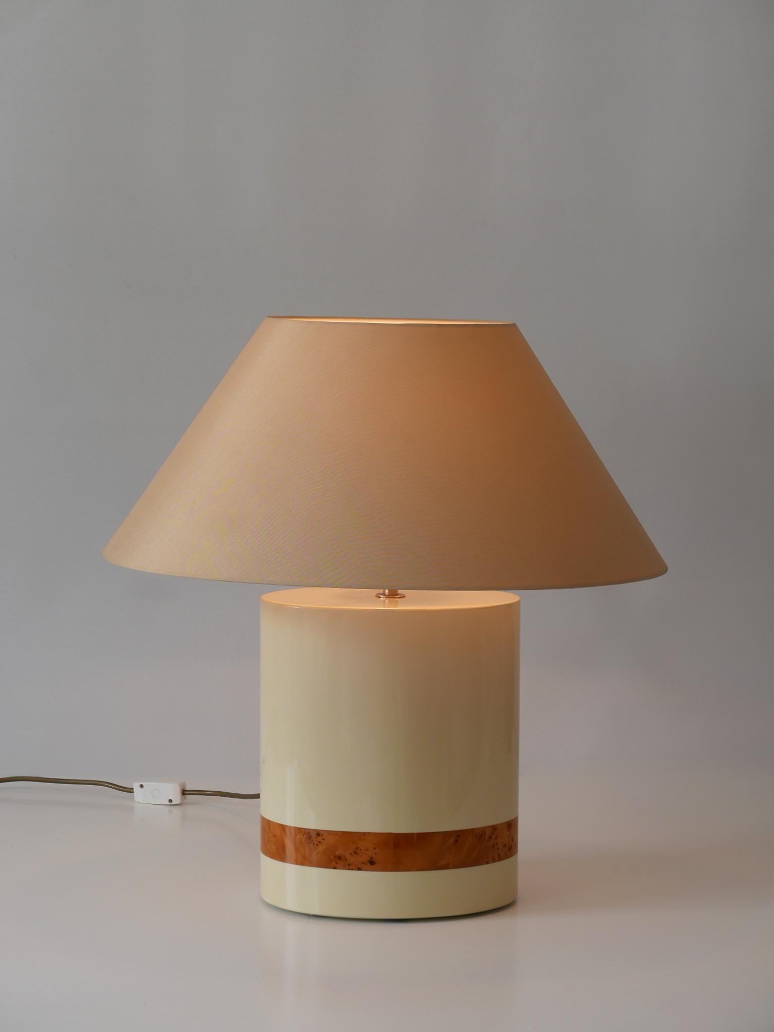 Set of Two Elegant Mid-Century Modern Table Lamps by Tommaso Barbi, Italy, 1970s For Sale 4