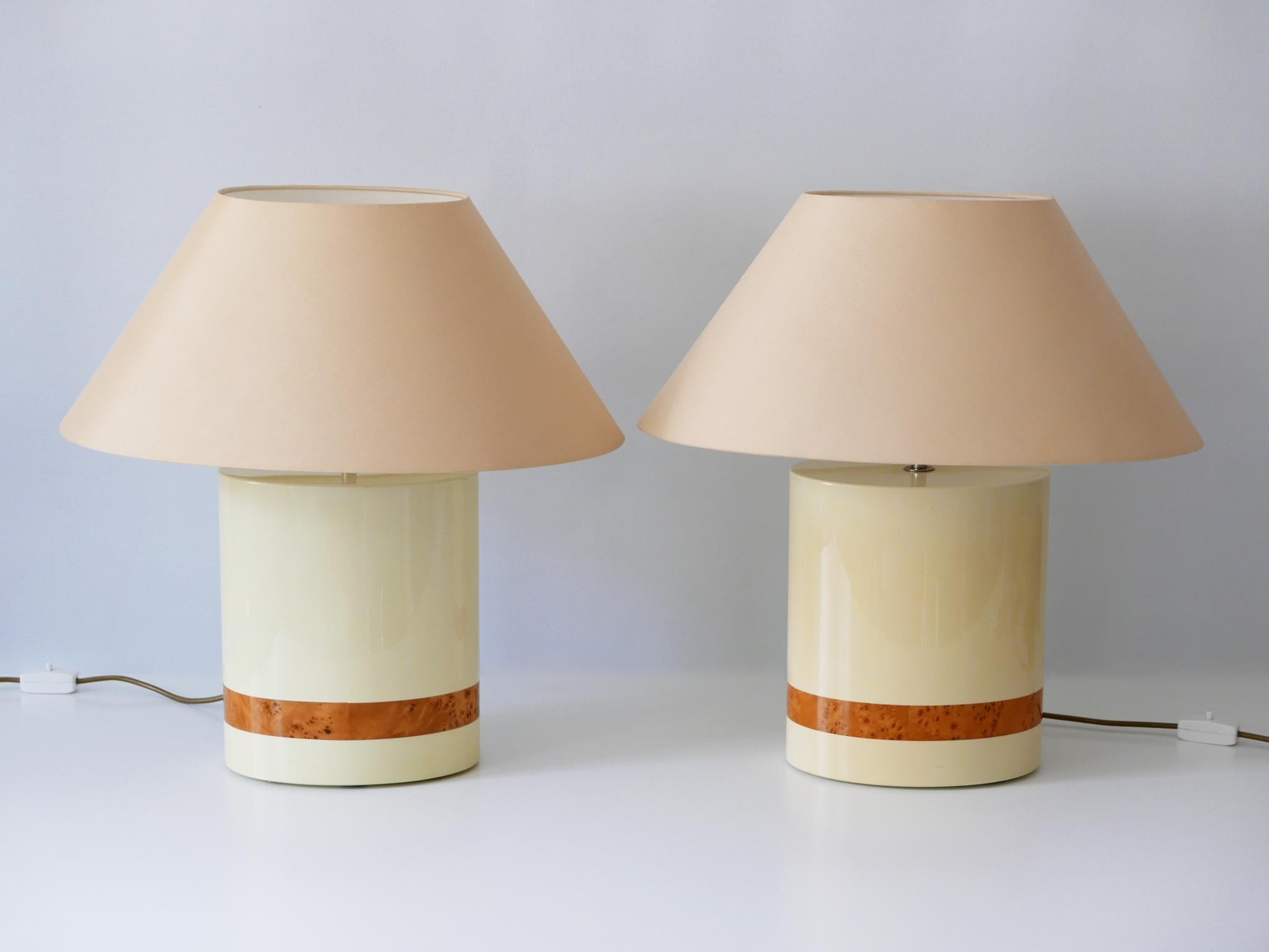 Set of Two Elegant Mid-Century Modern Table Lamps by Tommaso Barbi, Italy, 1970s For Sale 5