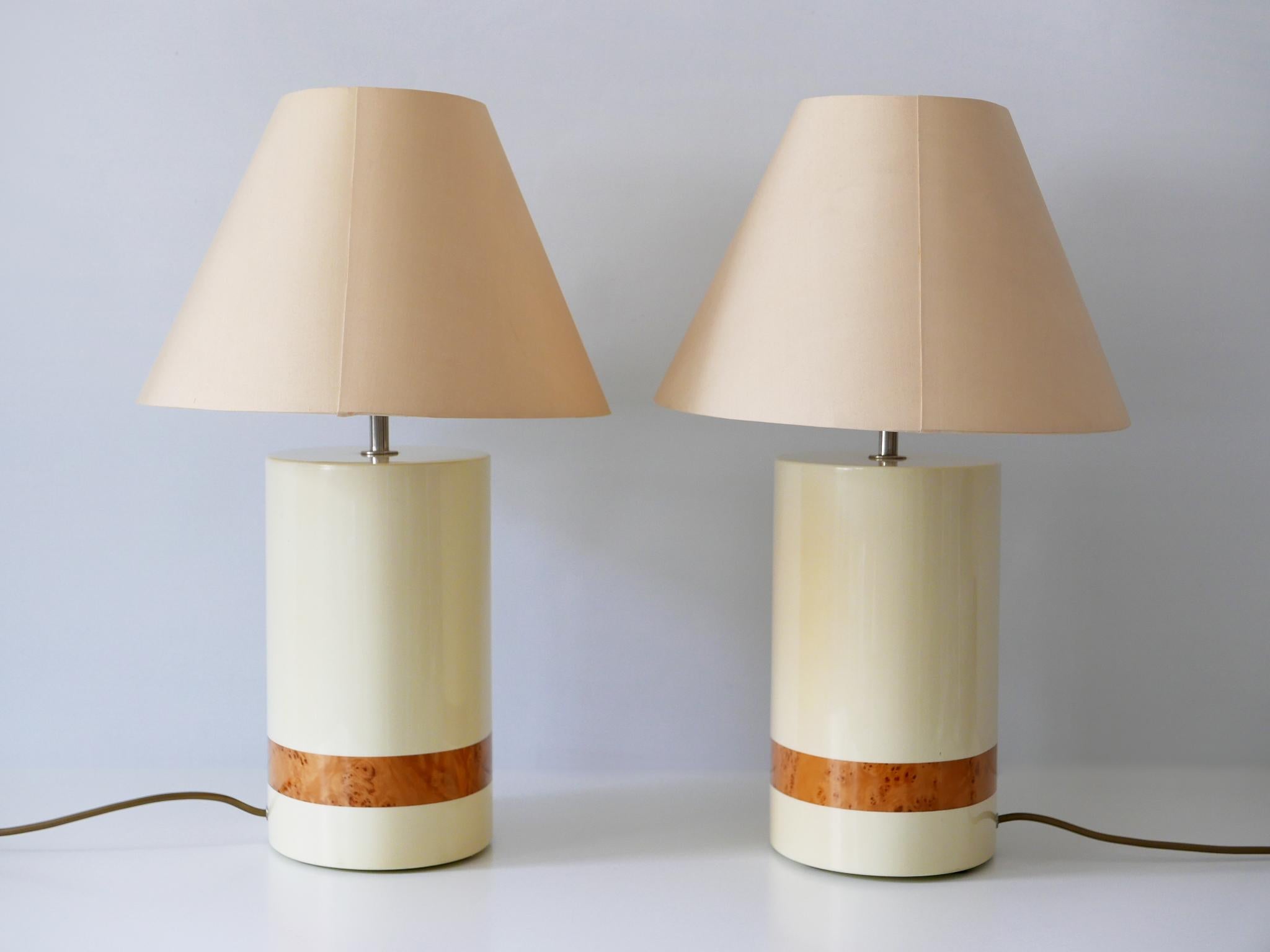 Set of Two Elegant Mid-Century Modern Table Lamps by Tommaso Barbi, Italy, 1970s For Sale 6