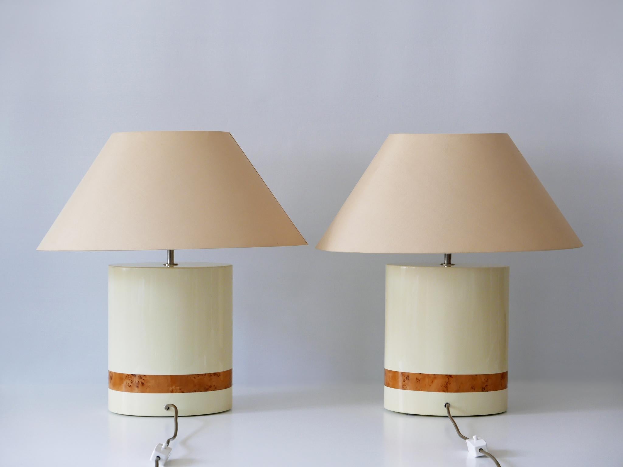 Set of Two Elegant Mid-Century Modern Table Lamps by Tommaso Barbi, Italy, 1970s For Sale 7