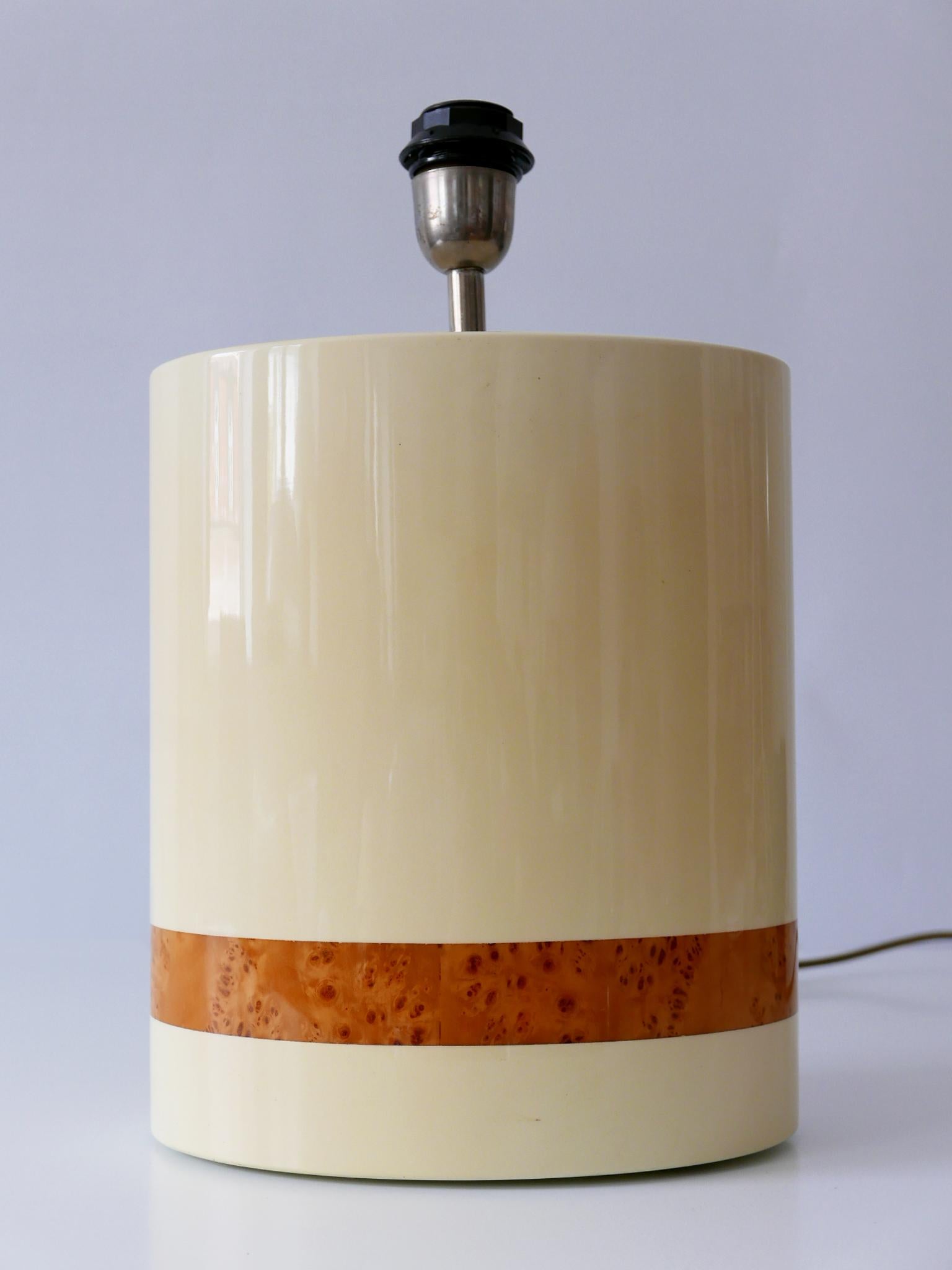 Set of Two Elegant Mid-Century Modern Table Lamps by Tommaso Barbi, Italy, 1970s For Sale 11