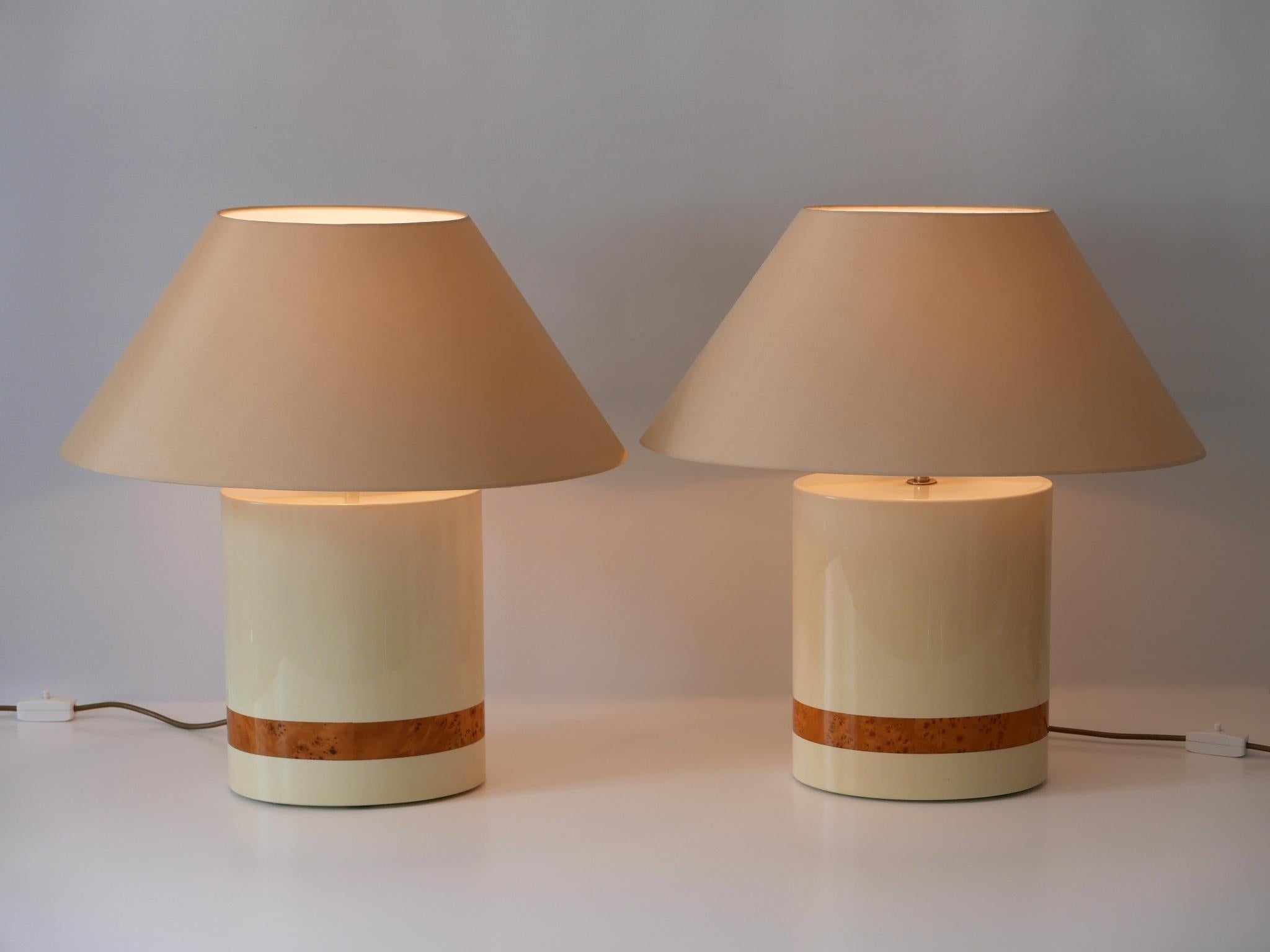 Metal Set of Two Elegant Mid-Century Modern Table Lamps by Tommaso Barbi, Italy, 1970s For Sale