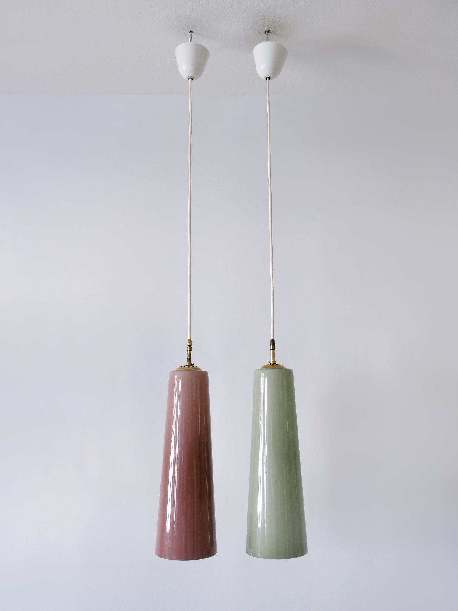 Set di due eleganti lampade a sospensione in vetro di Murano della metà del secolo scorso di Vistosi Italy 1950s in vendita 9