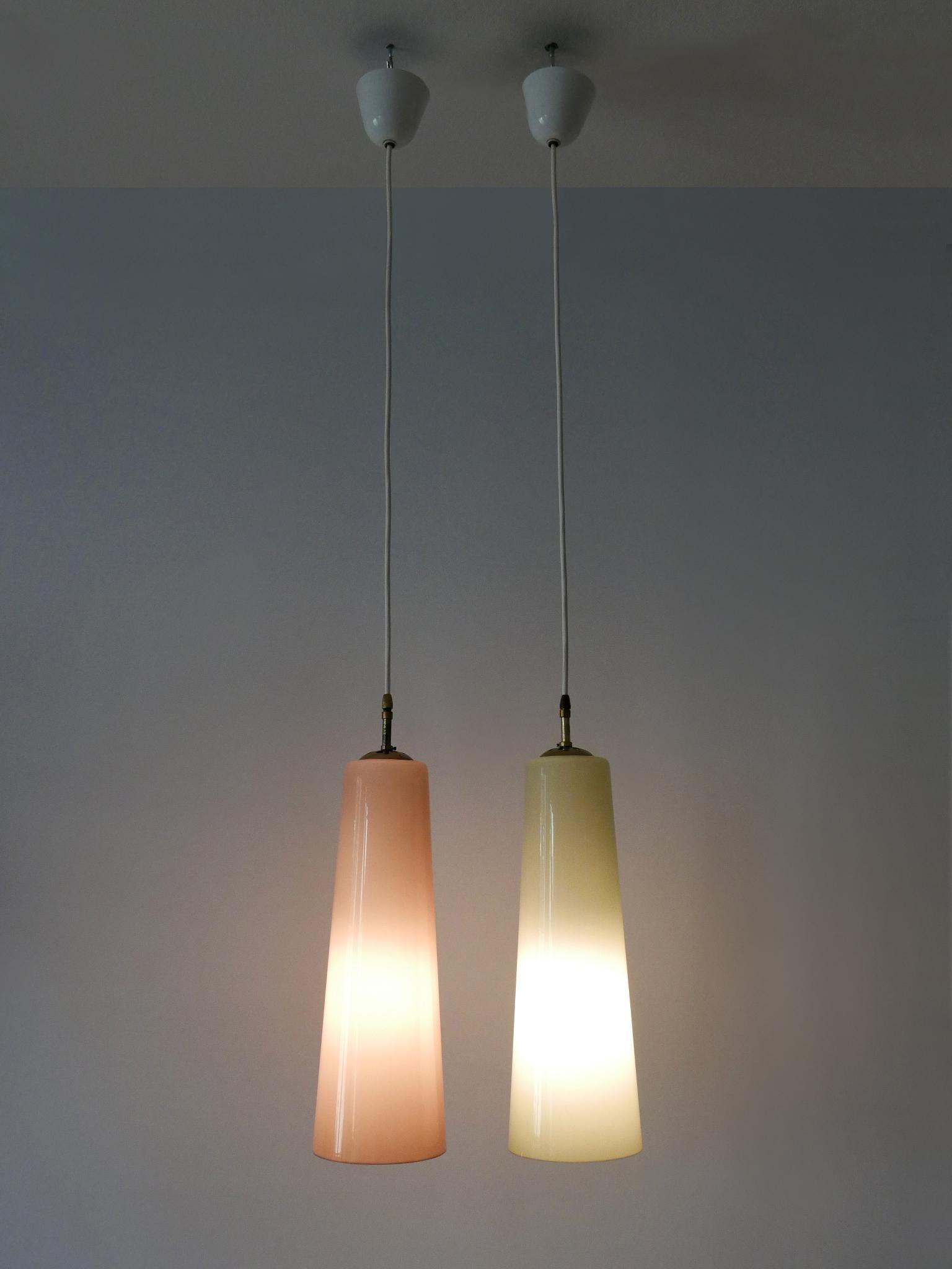 Set di due eleganti lampade a sospensione in vetro di Murano della metà del secolo scorso di Vistosi Italy 1950s in vendita 10
