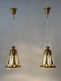 Set di due eleganti lampade a sospensione di metà secolo di Oswald Haerdtl per Lobmeyr 1950