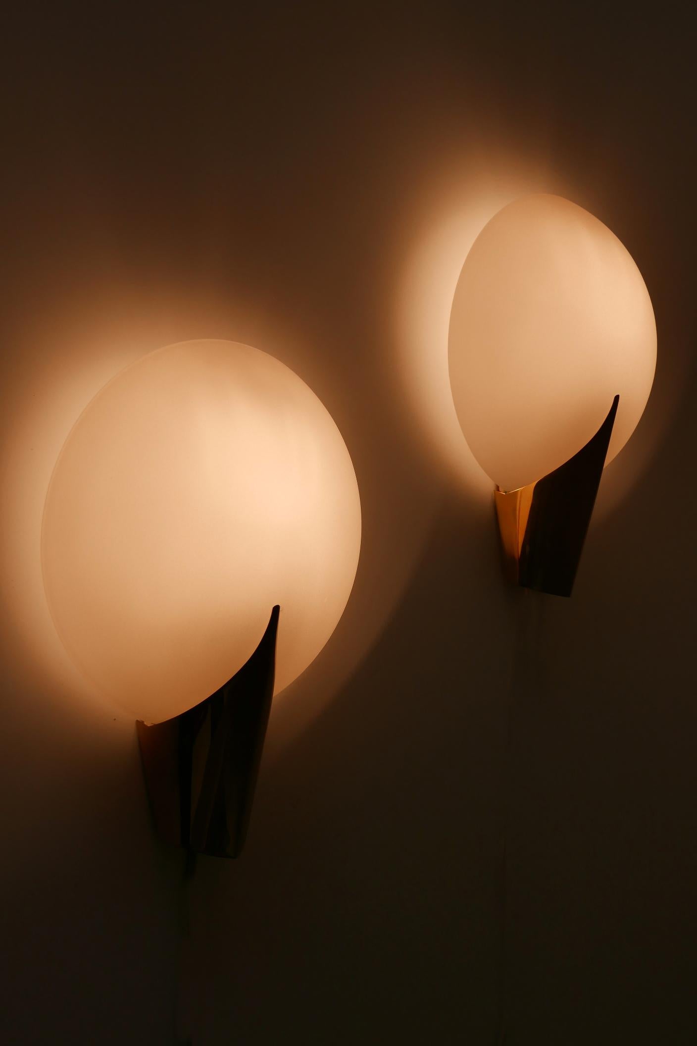 Set of Two Elegant Modernist Wall Lamps or Sconces by J.T. Kalmar, 1980s Austria For Sale 3