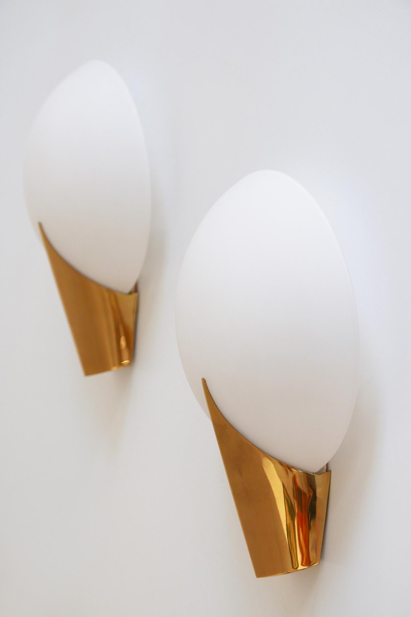 Brass Set of Two Elegant Modernist Wall Lamps or Sconces by J.T. Kalmar, 1980s Austria For Sale