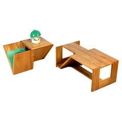 Ensemble de deux tables basses / tables d'appoint en bois d'orme avec porte-revues de la Maison Regain