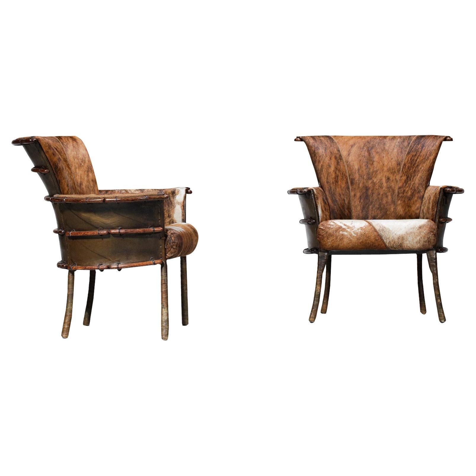 Ensemble de deux fauteuils d'inspiration ethnique dans le style des années 30 en bois de palmier E541