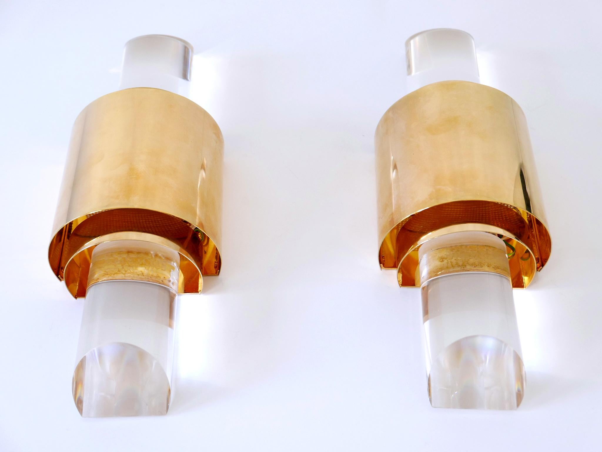 Set of Two Exceptional Gilt Brass & Lucite Sconces or Wall Lights Germany 1980s For Sale 5