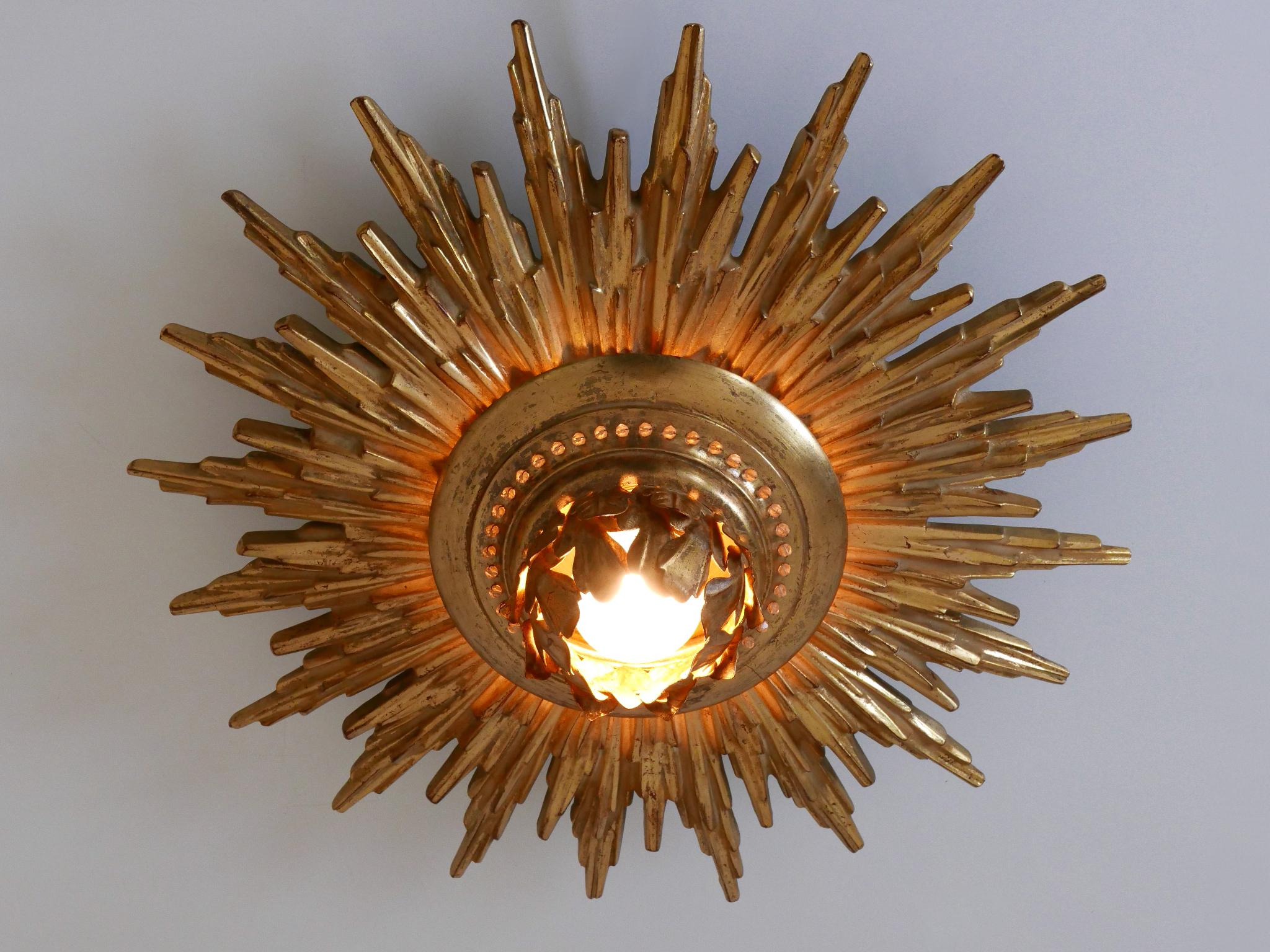 Set of Two Exceptional Mid Century Modern Gilt Flush Mounts or Sconces 1950s en venta 3