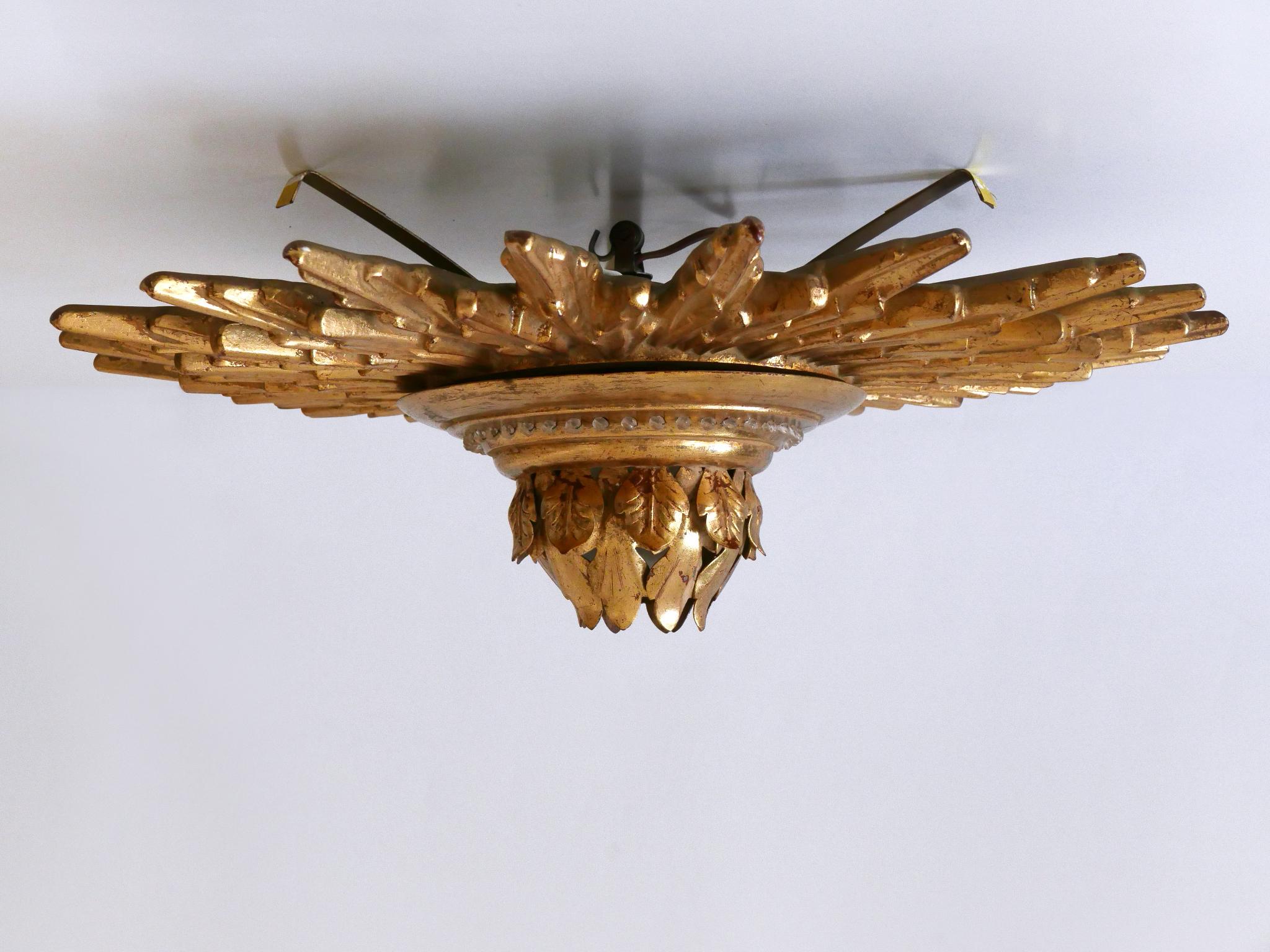 Set of Two Exceptional Mid Century Modern Gilt Flush Mounts or Sconces 1950s en venta 8